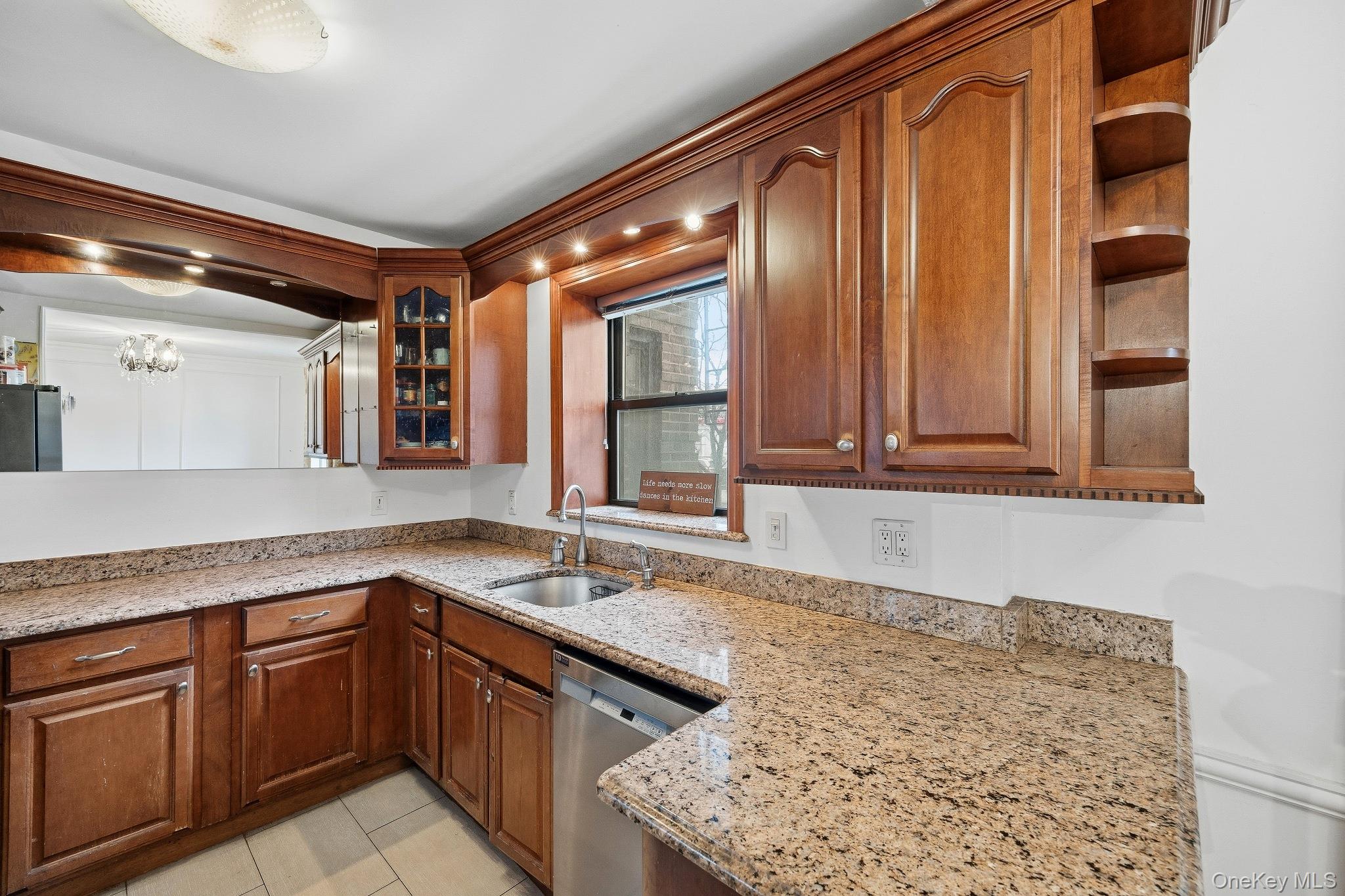 #10 photo, 69-40 YELLOWSTONE Boulevard, קווינס Forest Hills , NY 11375