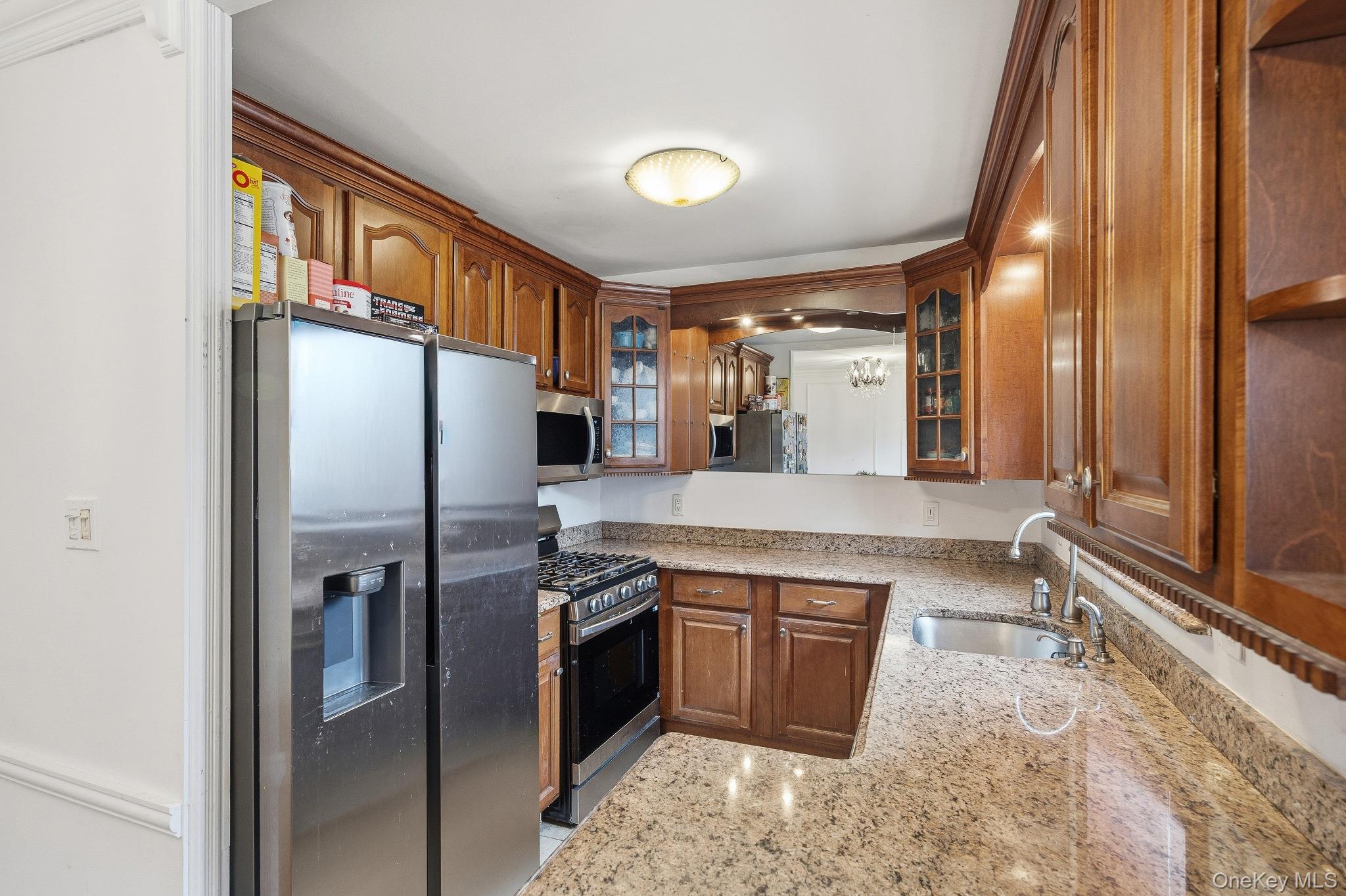 #11 photo, 69-40 YELLOWSTONE Boulevard, קווינס Forest Hills , NY 11375