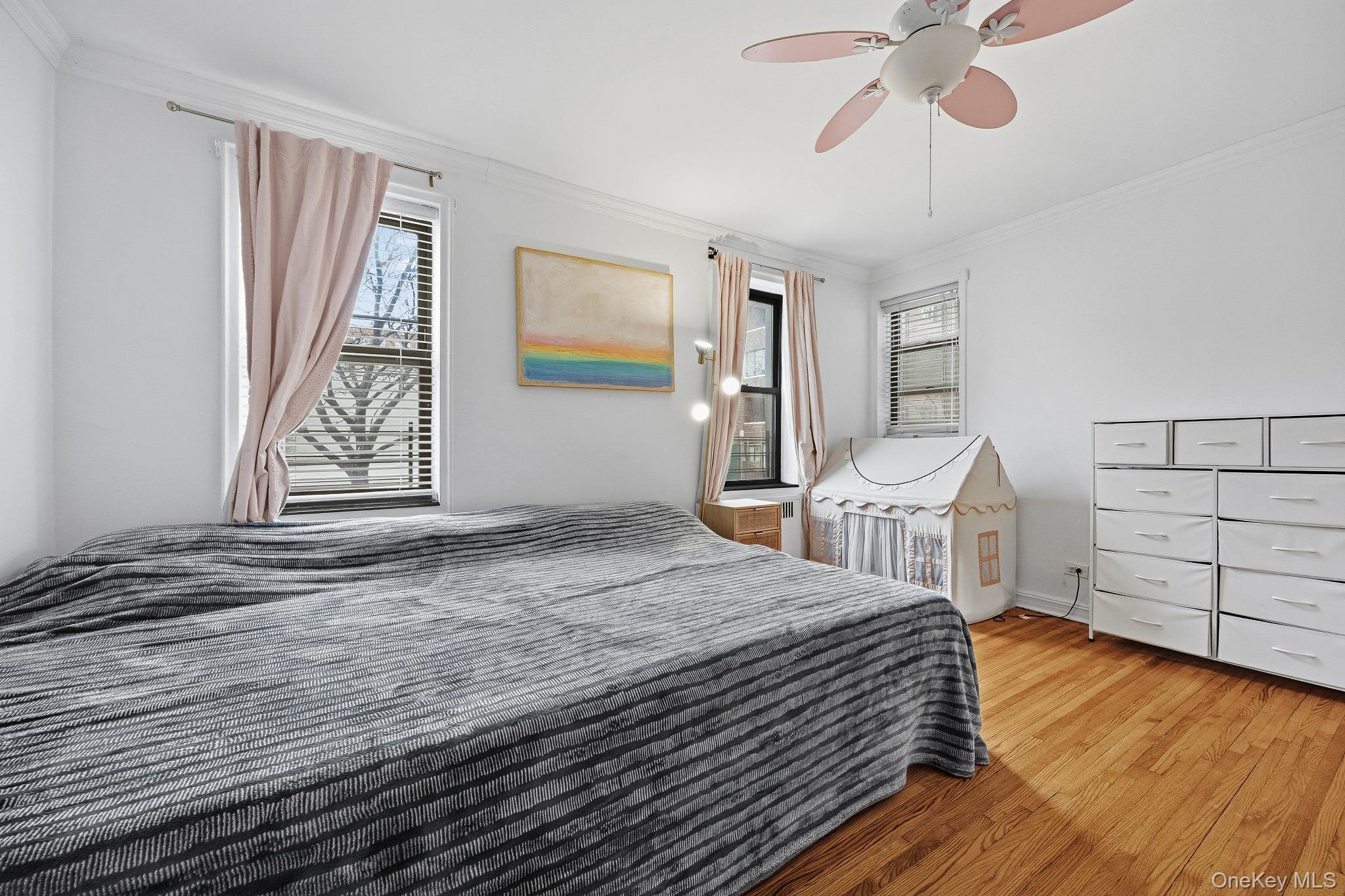 #17 photo, 69-40 YELLOWSTONE Boulevard, קווינס Forest Hills , NY 11375