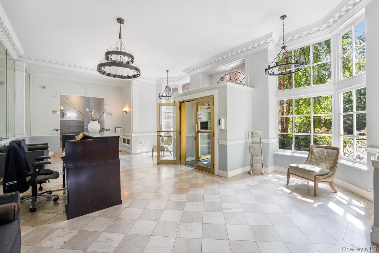 #2 photo, 69-40 YELLOWSTONE Boulevard, קווינס Forest Hills , NY 11375