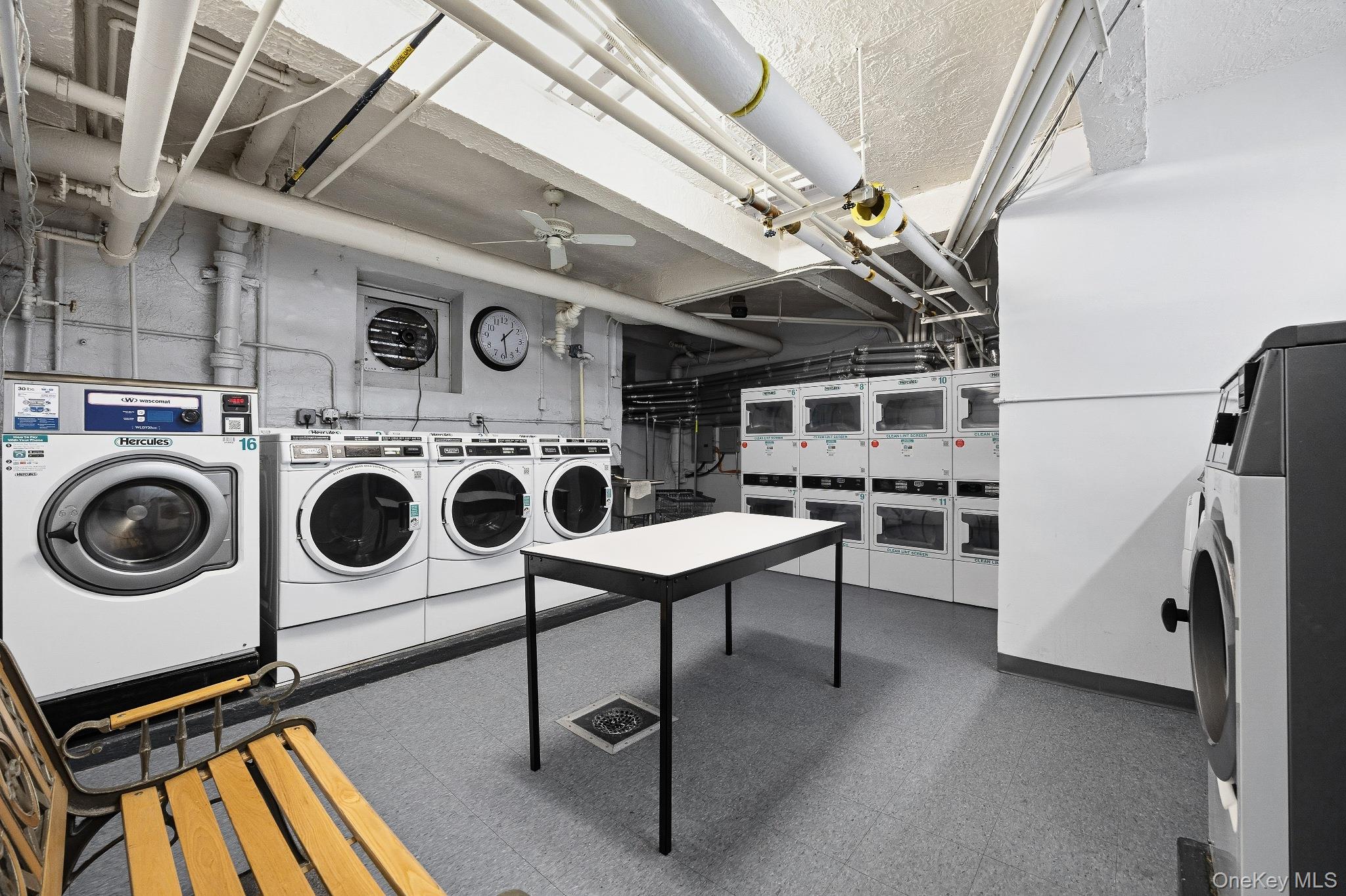 #20 photo, 69-40 YELLOWSTONE Boulevard, קווינס Forest Hills , NY 11375