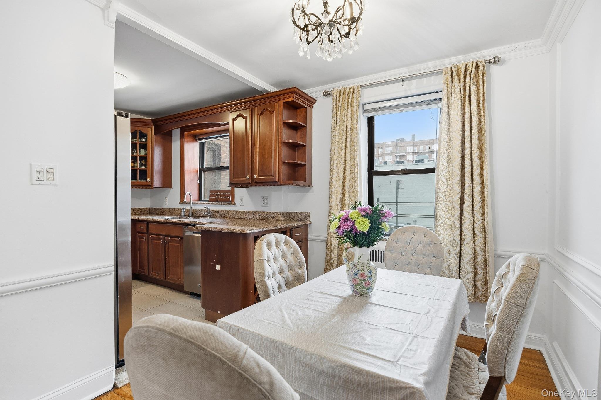 #9 photo, 69-40 YELLOWSTONE Boulevard, קווינס Forest Hills , NY 11375