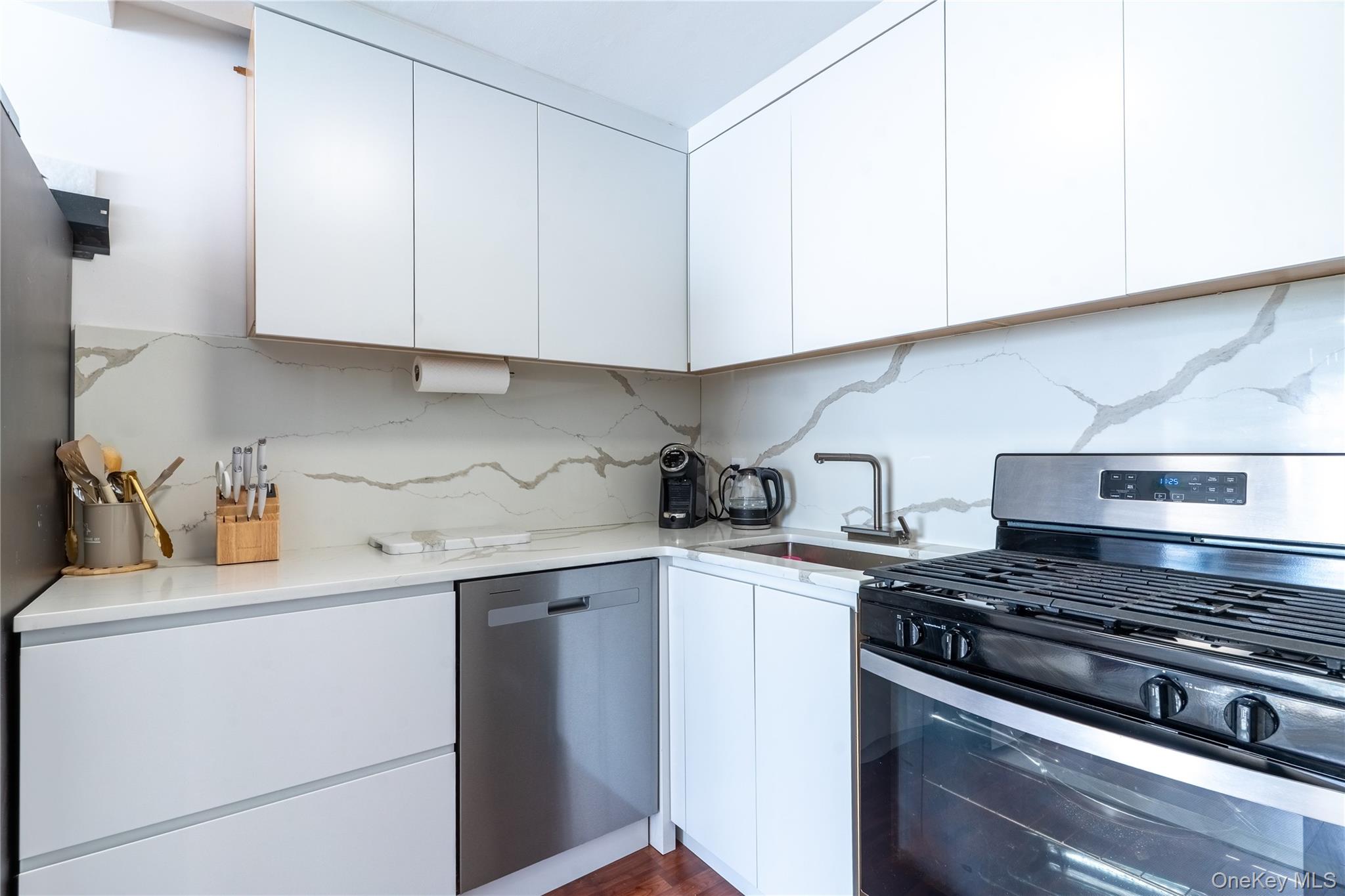 #8 photo, 16 Lake Street, White Plains , NY 10603