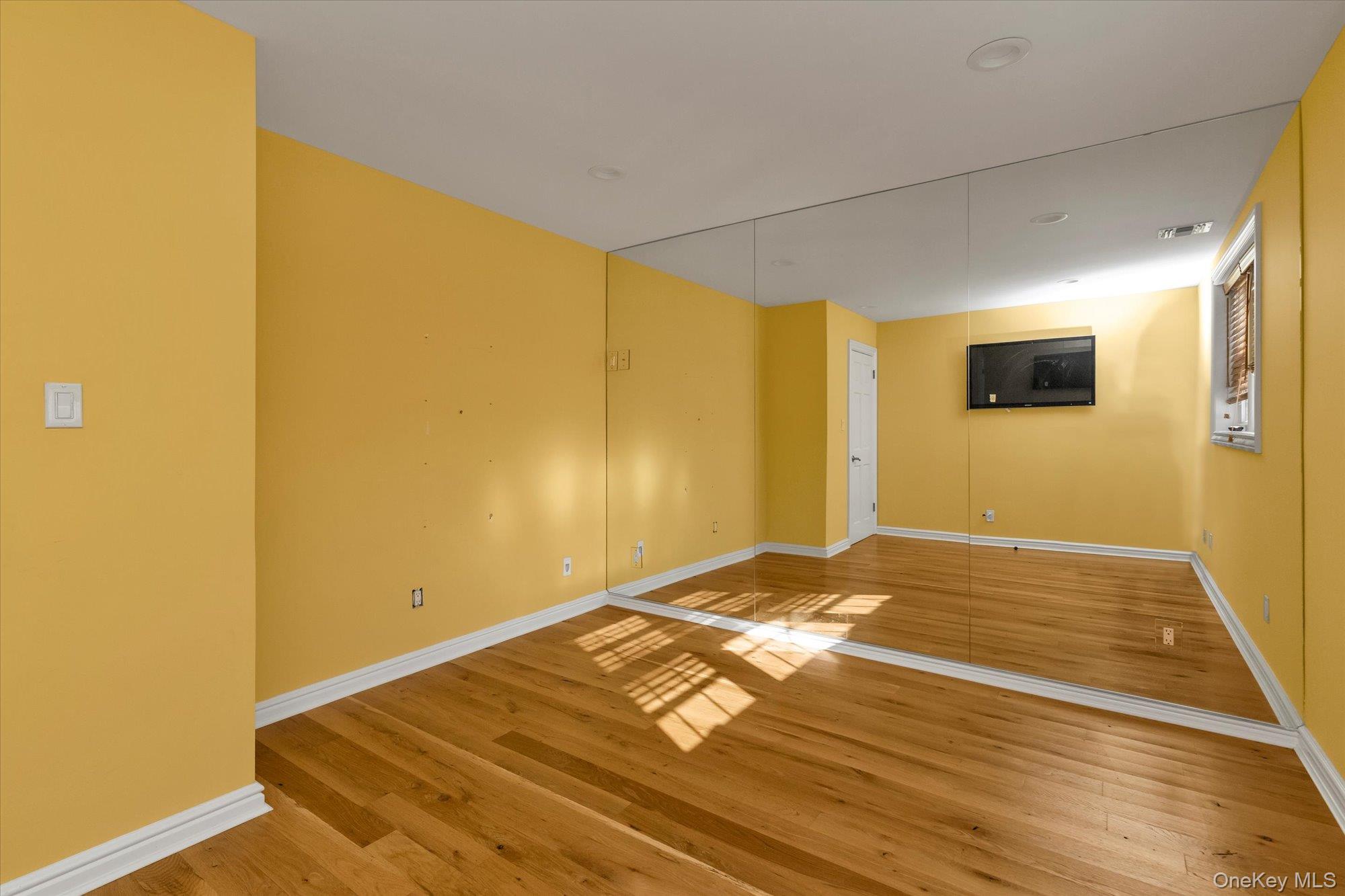 #12 photo, 2528 Balsam Avenue, Нассау ‖ East Meadow , NY 11554