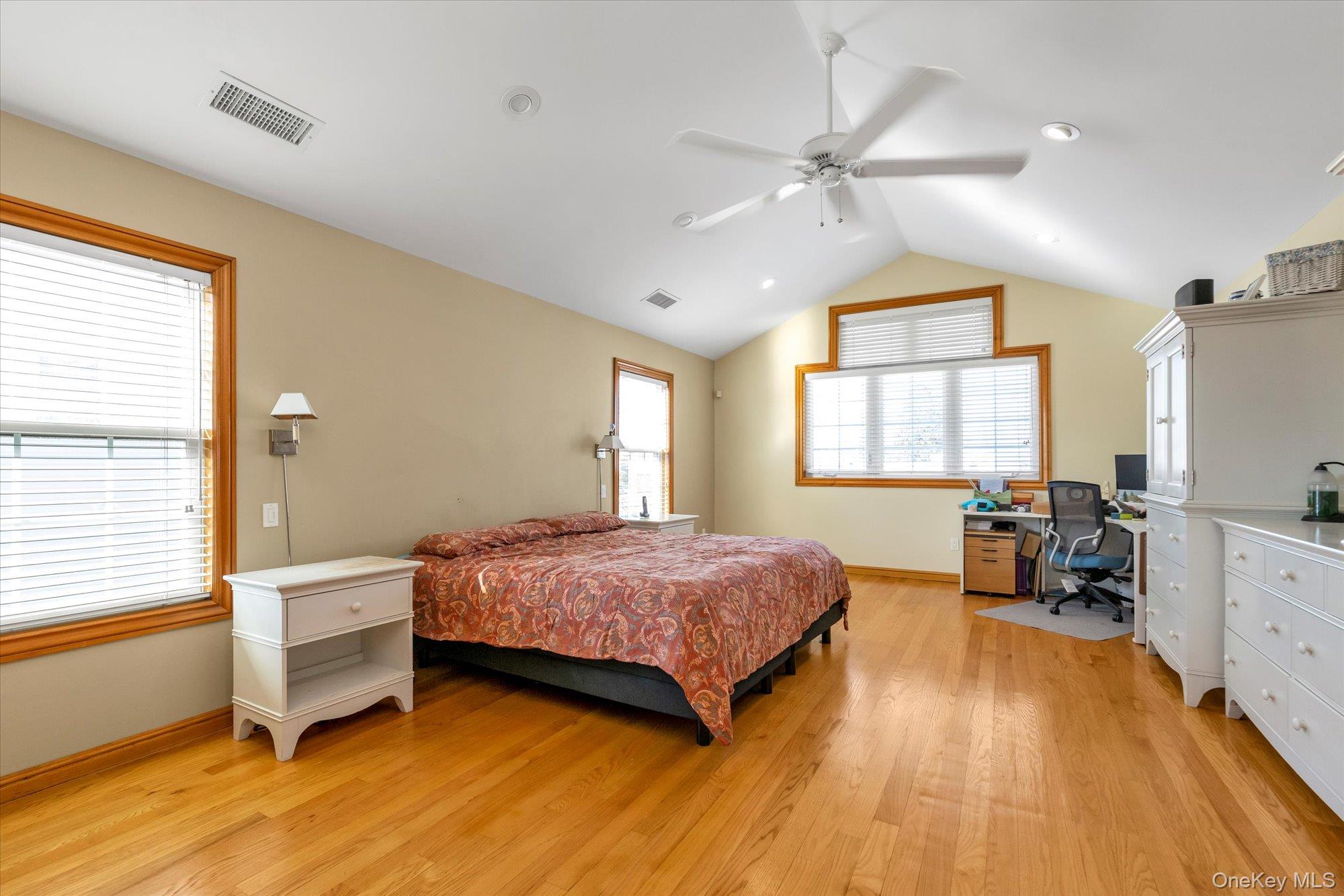 #14 photo, 2528 Balsam Avenue, Нассау ‖ East Meadow , NY 11554