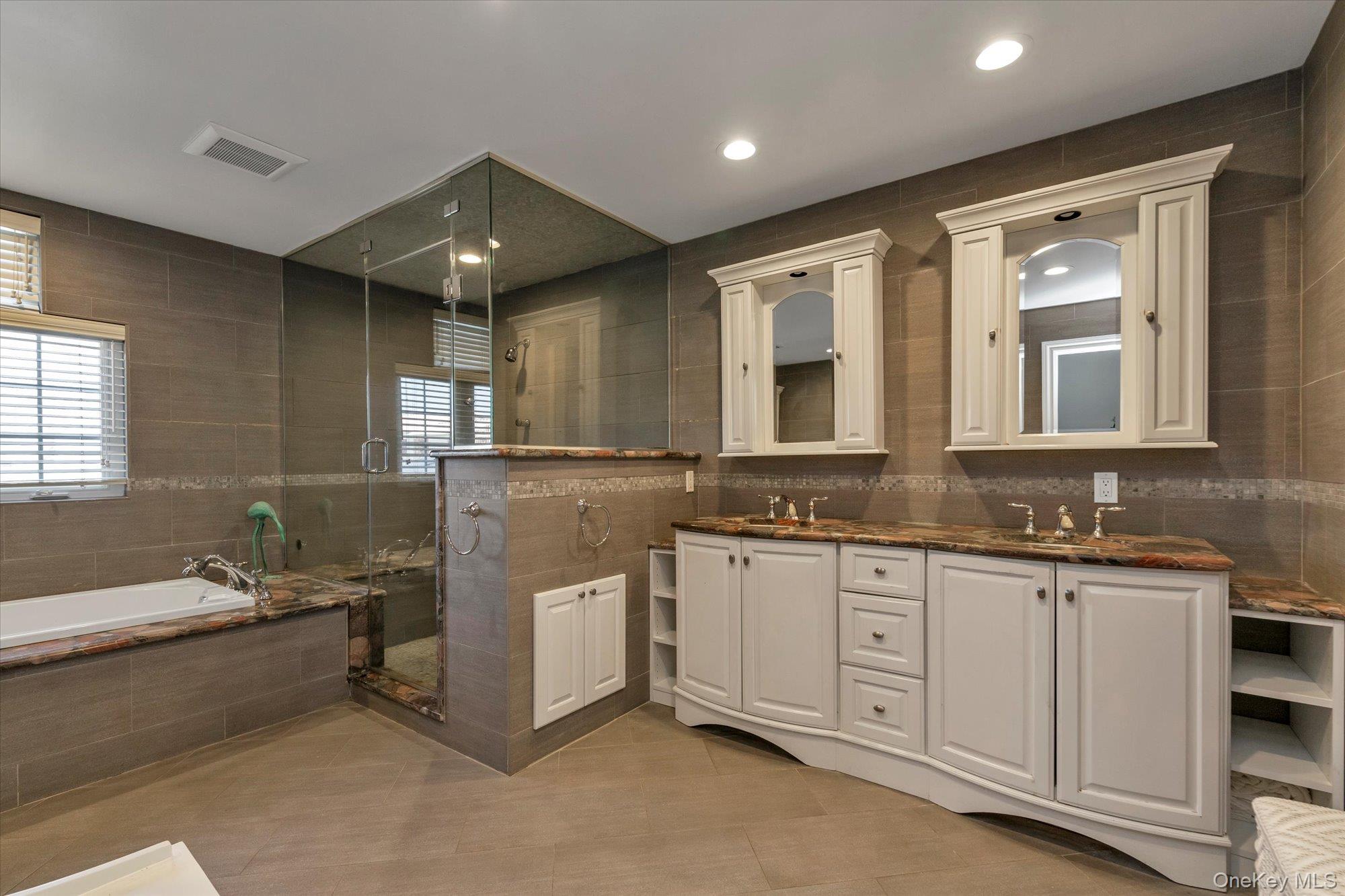 #16 photo, 2528 Balsam Avenue, Нассау ‖ East Meadow , NY 11554