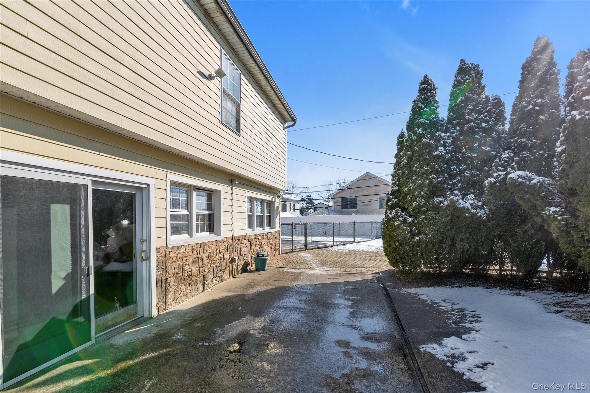 #18 photo, 2528 Balsam Avenue, Нассау ‖ East Meadow , NY 11554