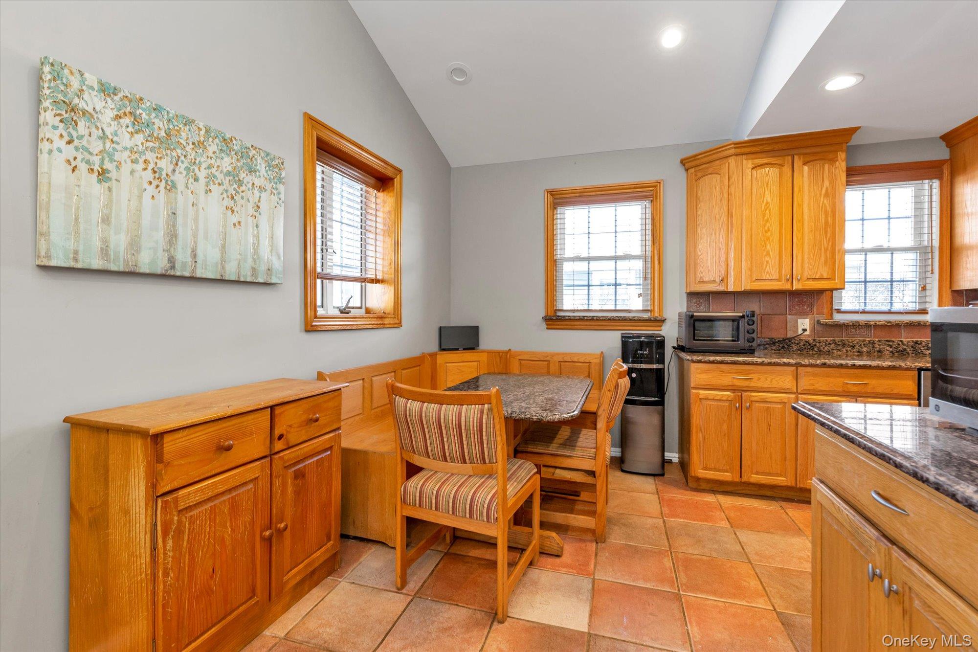 #4 photo, 2528 Balsam Avenue, Нассау ‖ East Meadow , NY 11554