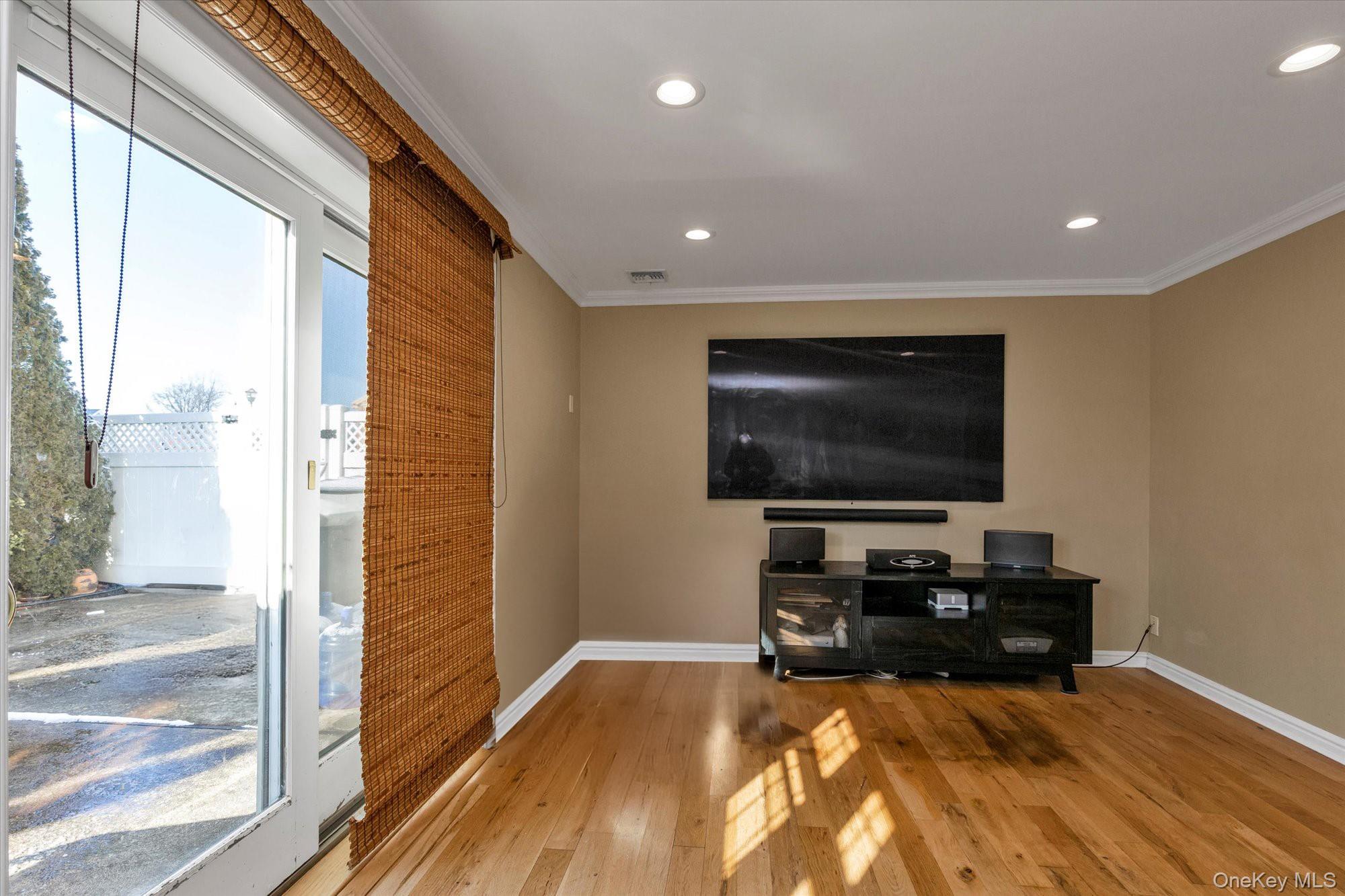 #9 photo, 2528 Balsam Avenue, Нассау ‖ East Meadow , NY 11554