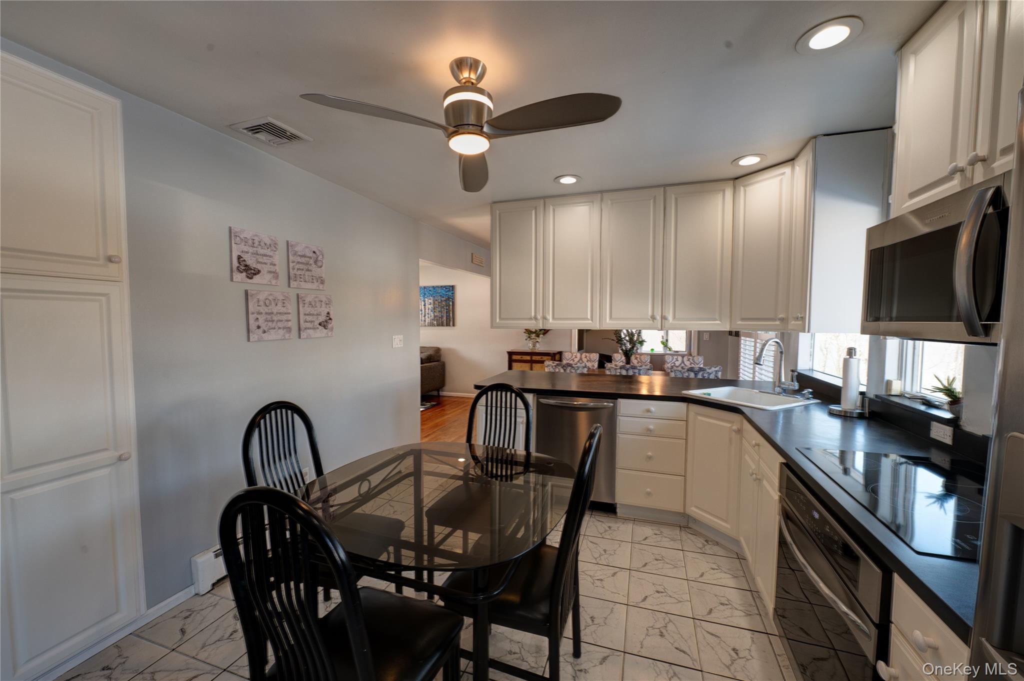 #15 photo, 221 Young Street, Саффолк ‖ West Babylon , NY 11704