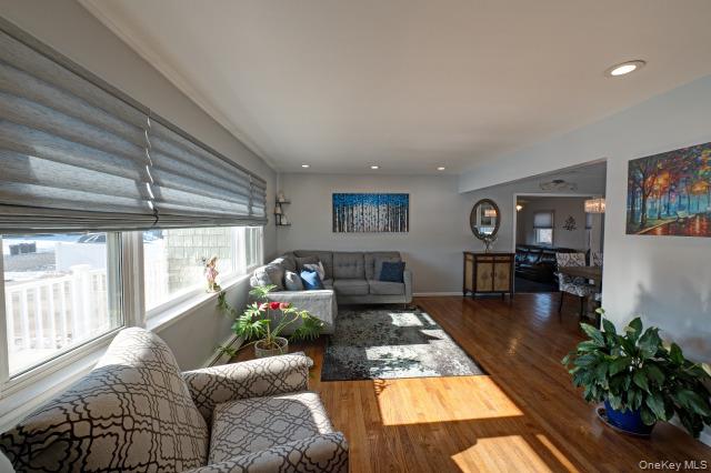 #5 photo, 221 Young Street, Саффолк ‖ West Babylon , NY 11704