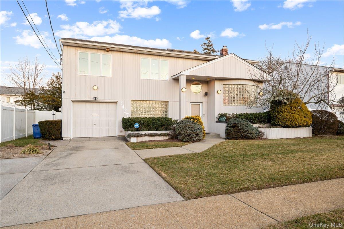 #1 photo, 3427 Carey Lane, 长岛 Baldwin , NY 11510