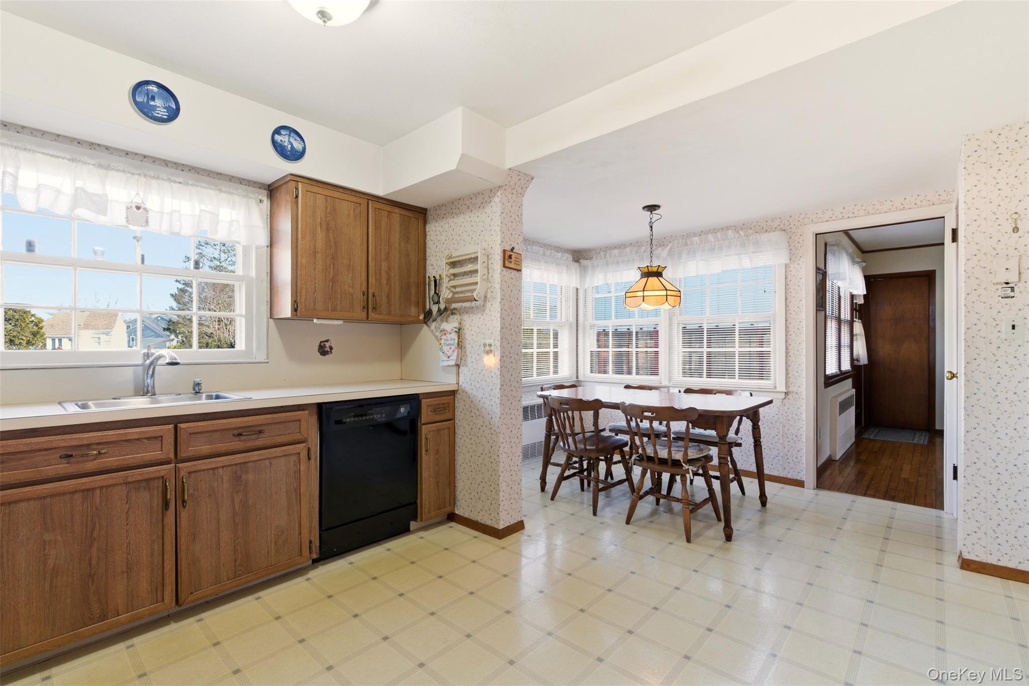 #11 photo, 24 Birchwood Drive, Саффолк ‖ Great River , NY 11739