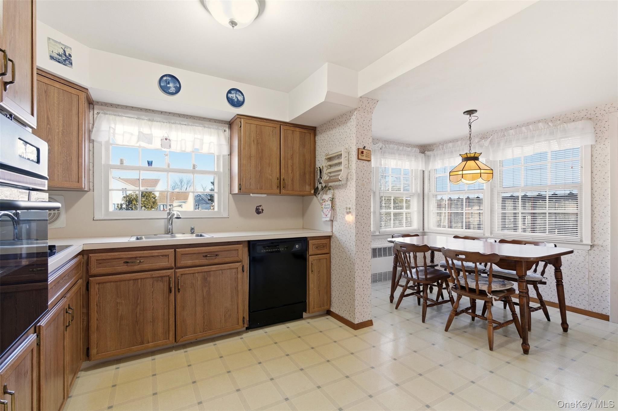 #12 photo, 24 Birchwood Drive, Саффолк ‖ Great River , NY 11739