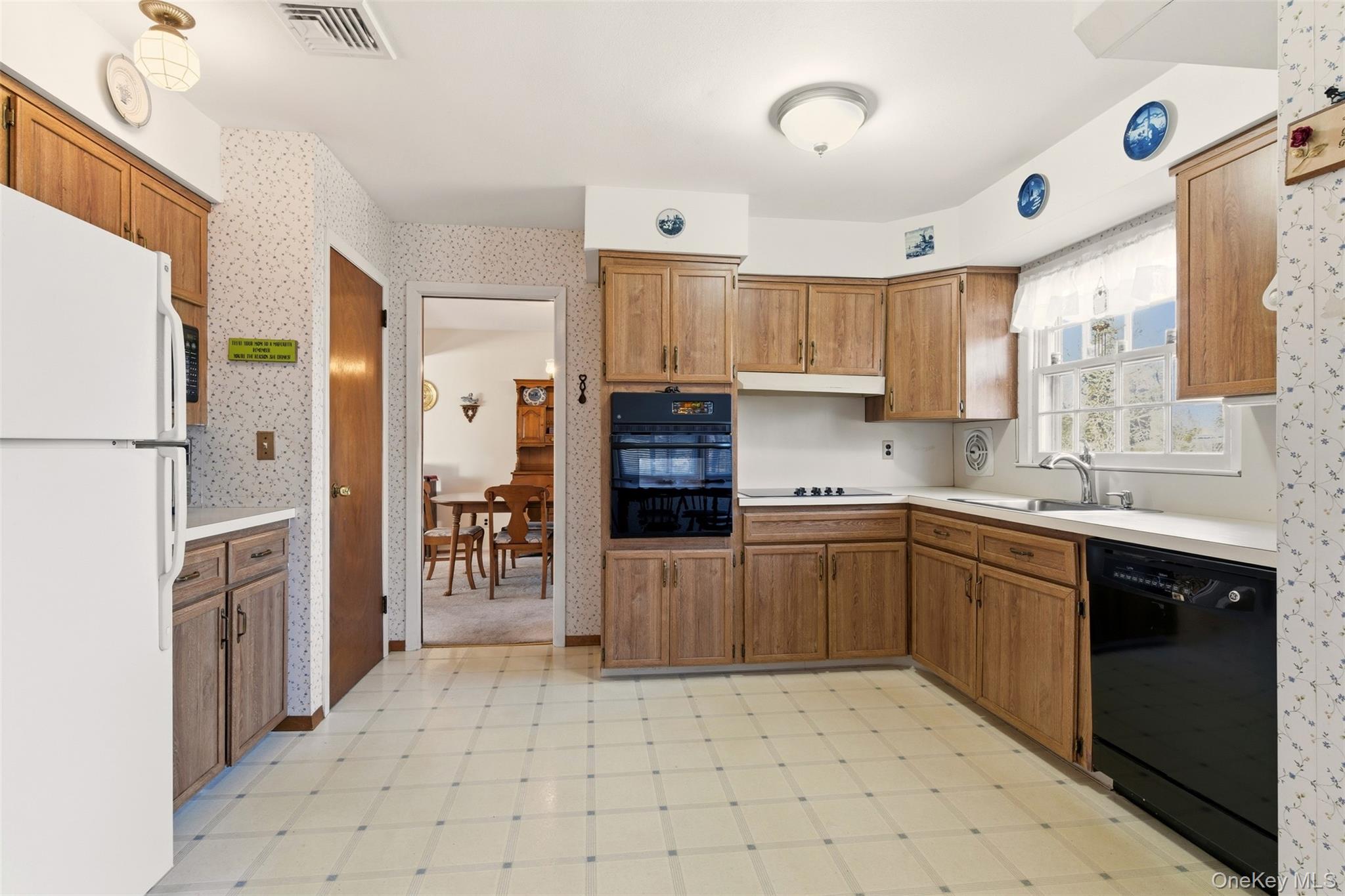 #9 photo, 24 Birchwood Drive, Саффолк ‖ Great River , NY 11739