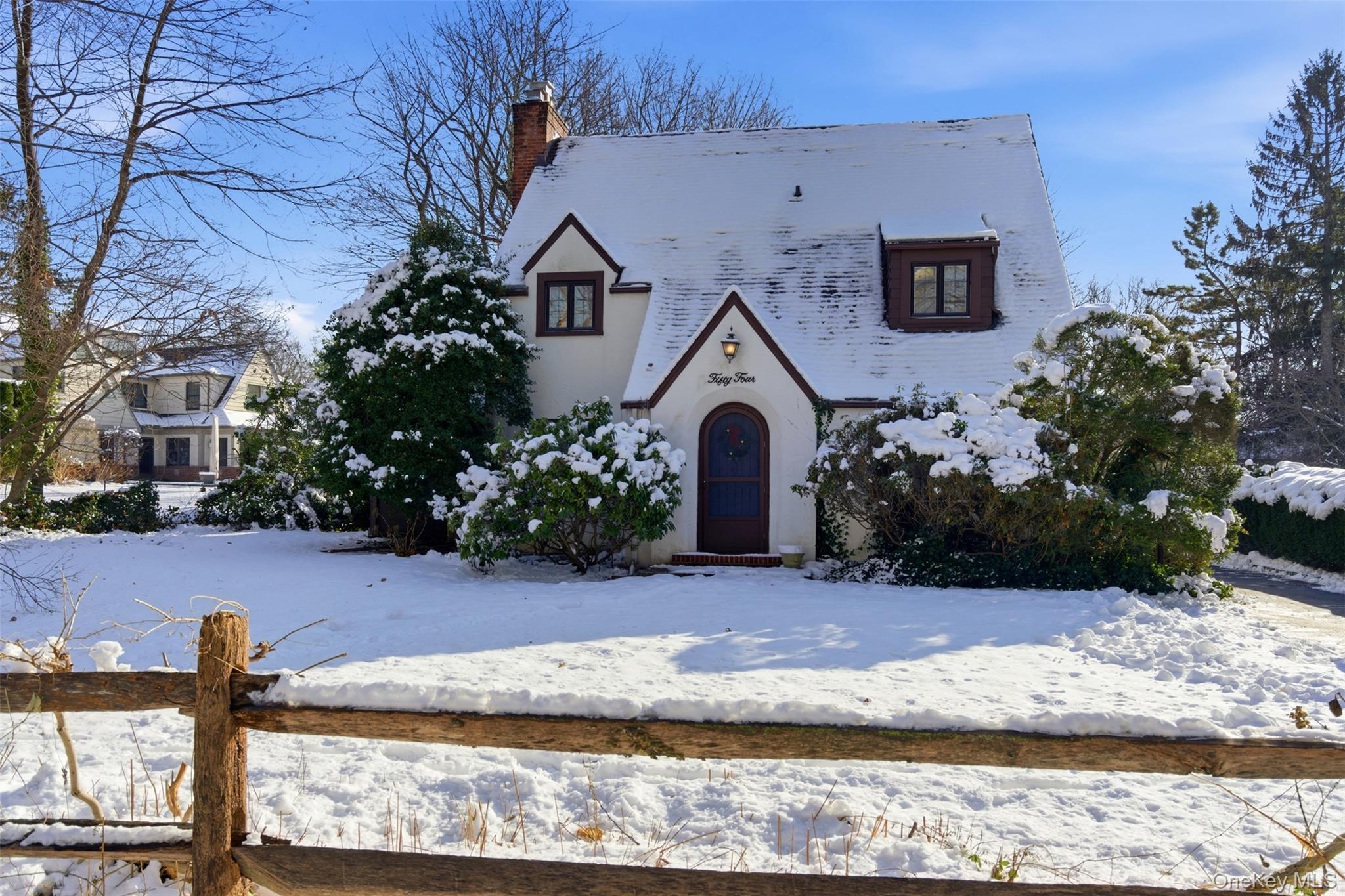 #1 photo, 54 Summit Drive, Manhasset , NY 11030