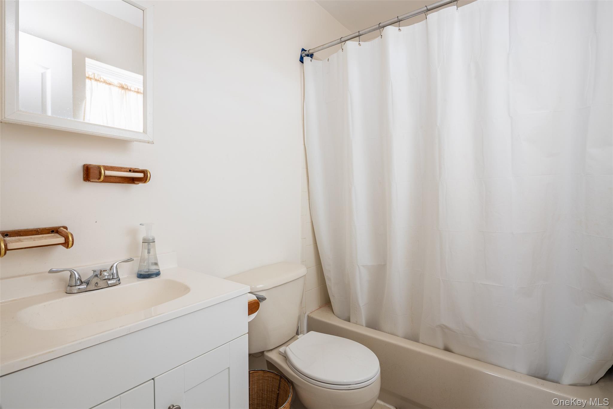 #12 photo, 24 lonscreek Place, Саффолк ‖ Mastic Beach , NY 11951