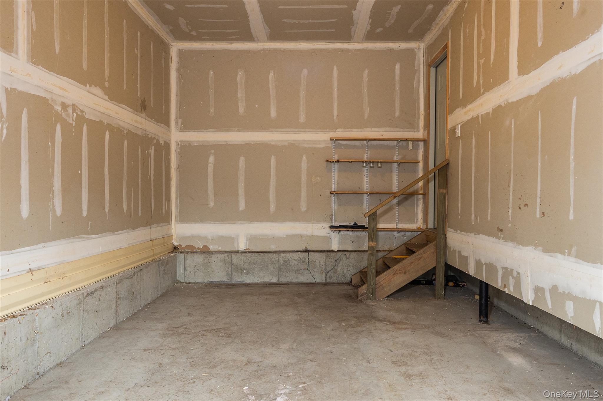 #20 photo, 24 lonscreek Place, Саффолк ‖ Mastic Beach , NY 11951