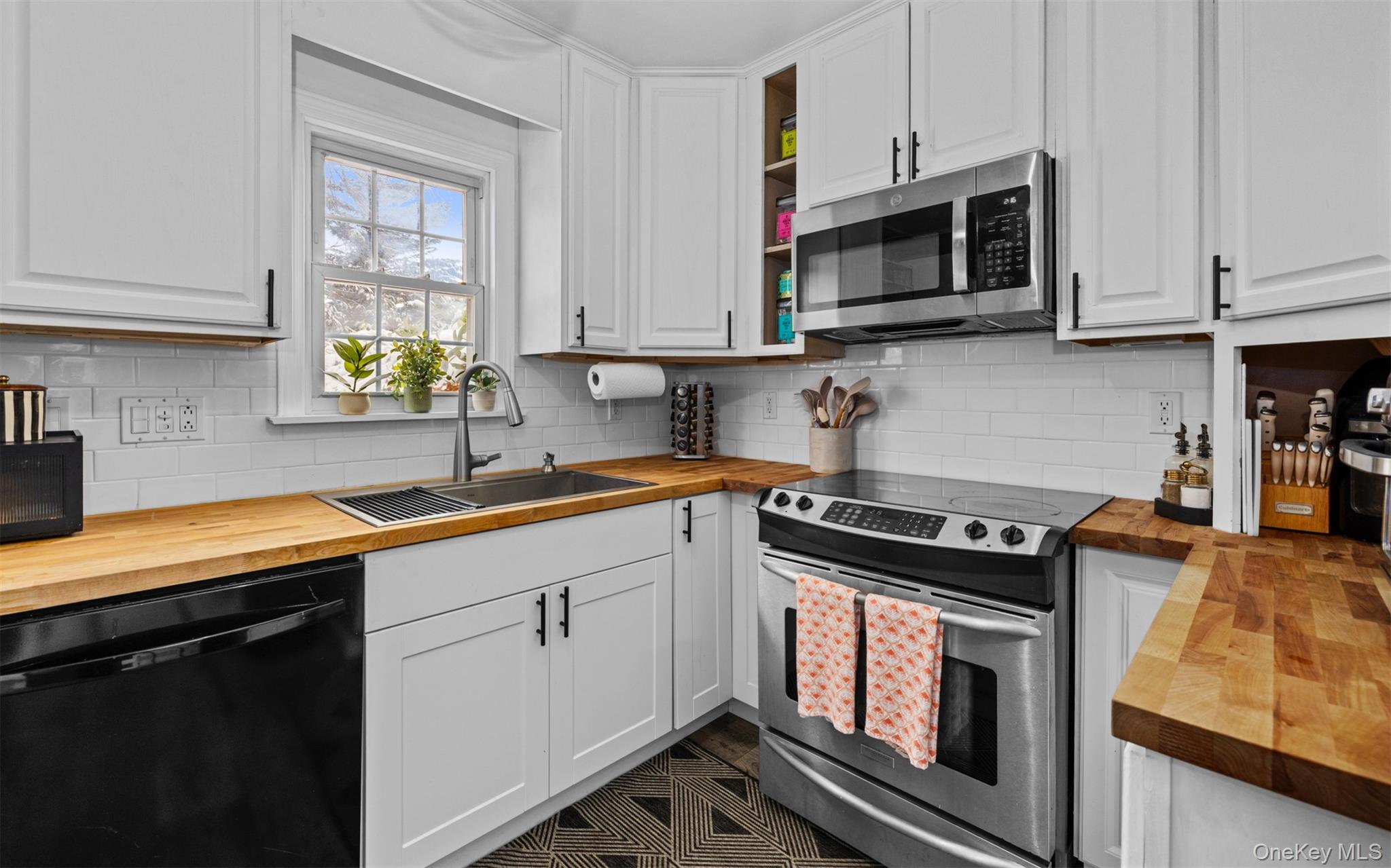 #7 photo, 194 W Neck Road, Huntington , NY 11743