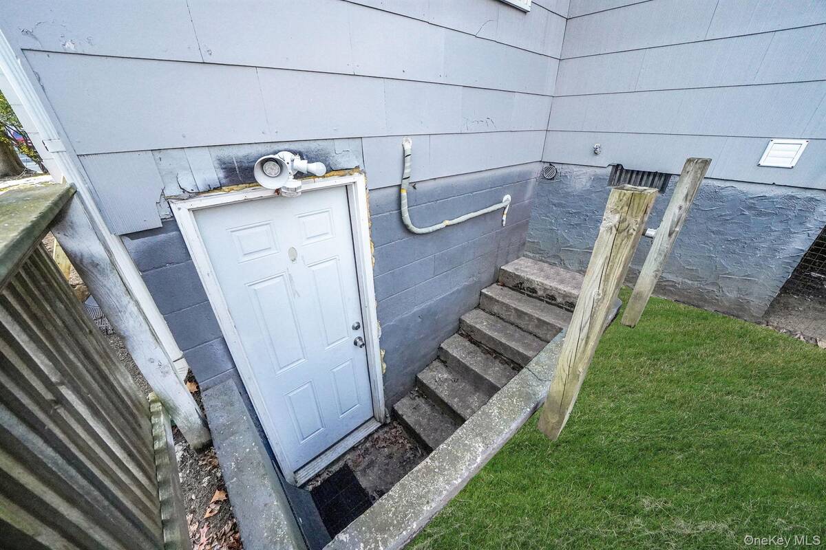 #29 photo, 139 Madison Street, Mastic , NY 11950