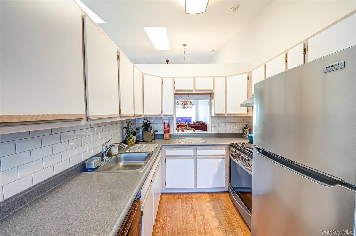 #14 photo, 757 Spring Lake Drive, Саффолк ‖ Middle Island , NY 11953