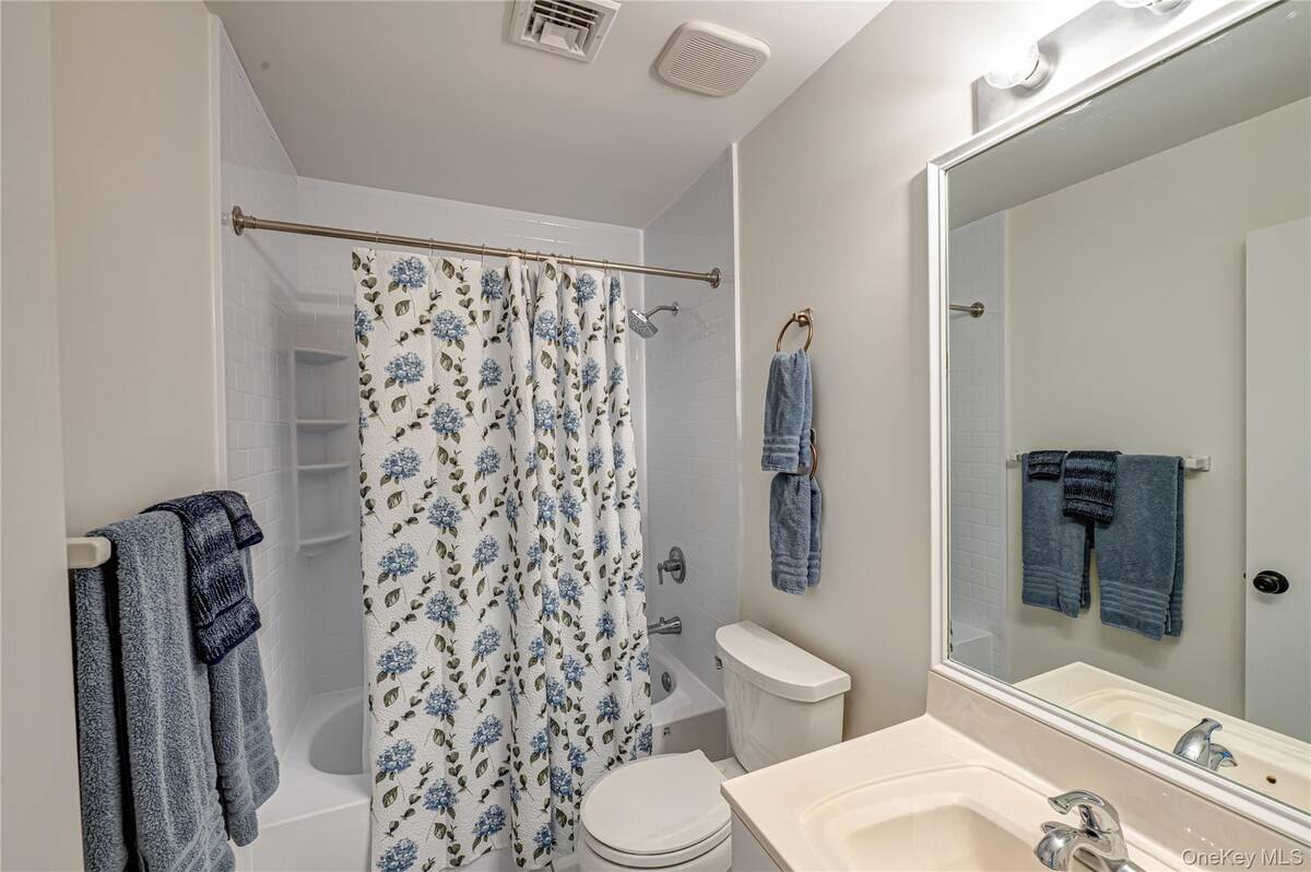 #17 photo, 757 Spring Lake Drive, Саффолк ‖ Middle Island , NY 11953