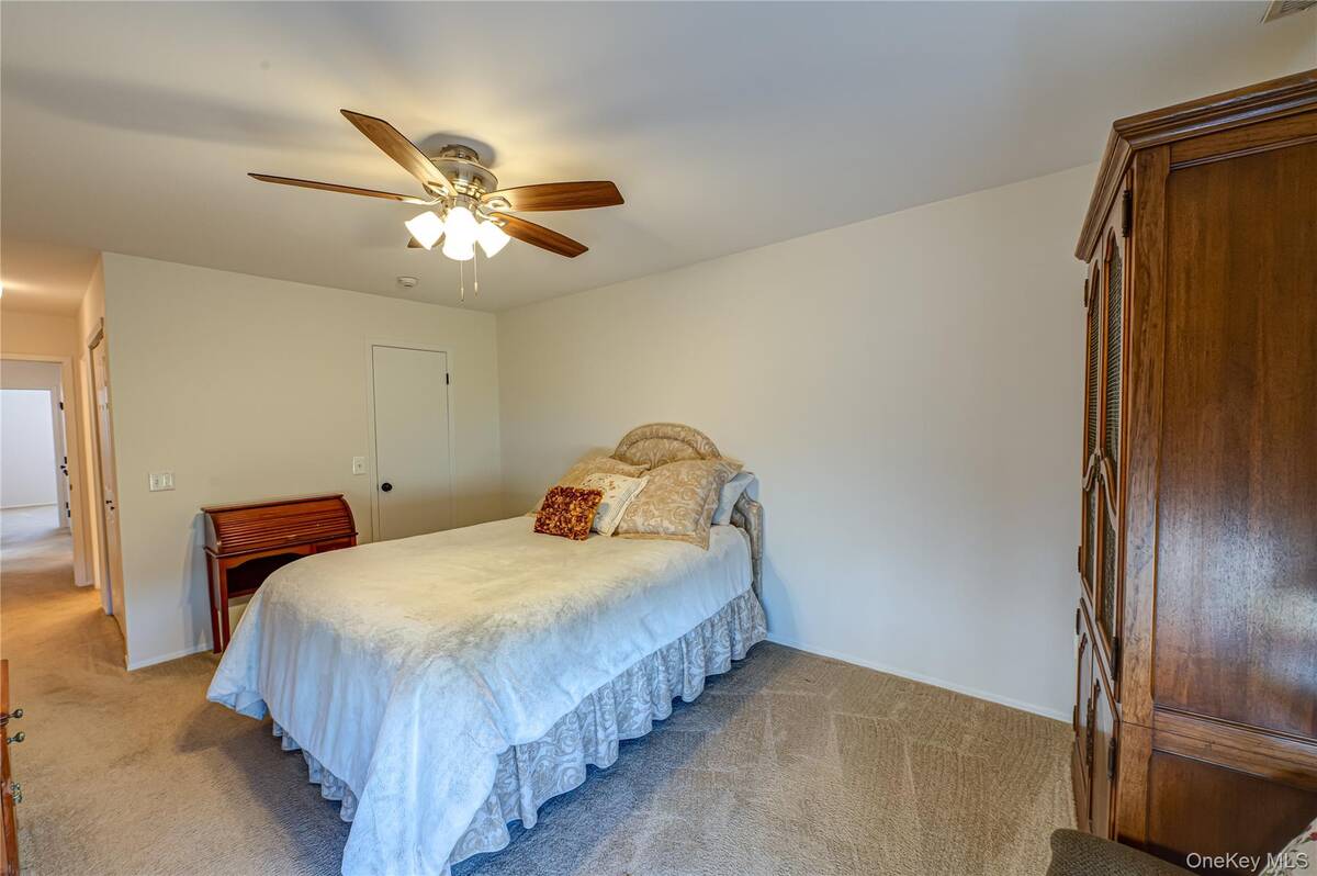 #20 photo, 757 Spring Lake Drive, Саффолк ‖ Middle Island , NY 11953