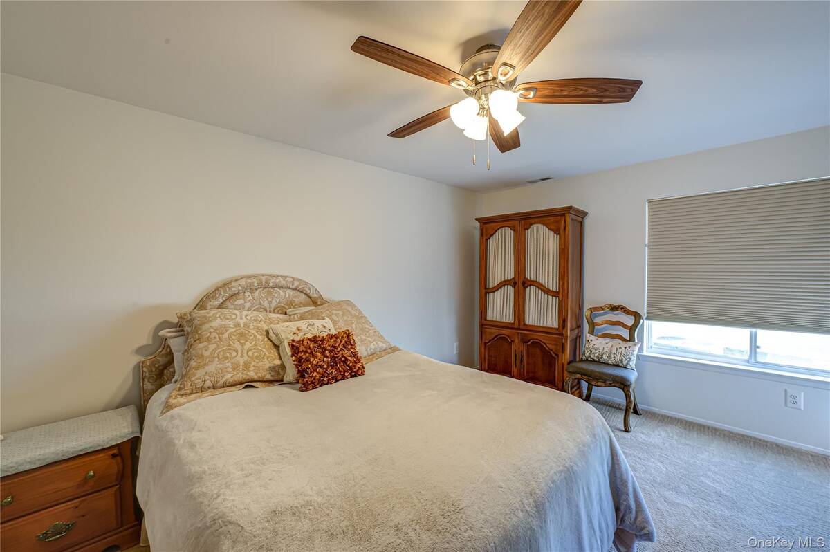 #21 photo, 757 Spring Lake Drive, Саффолк ‖ Middle Island , NY 11953