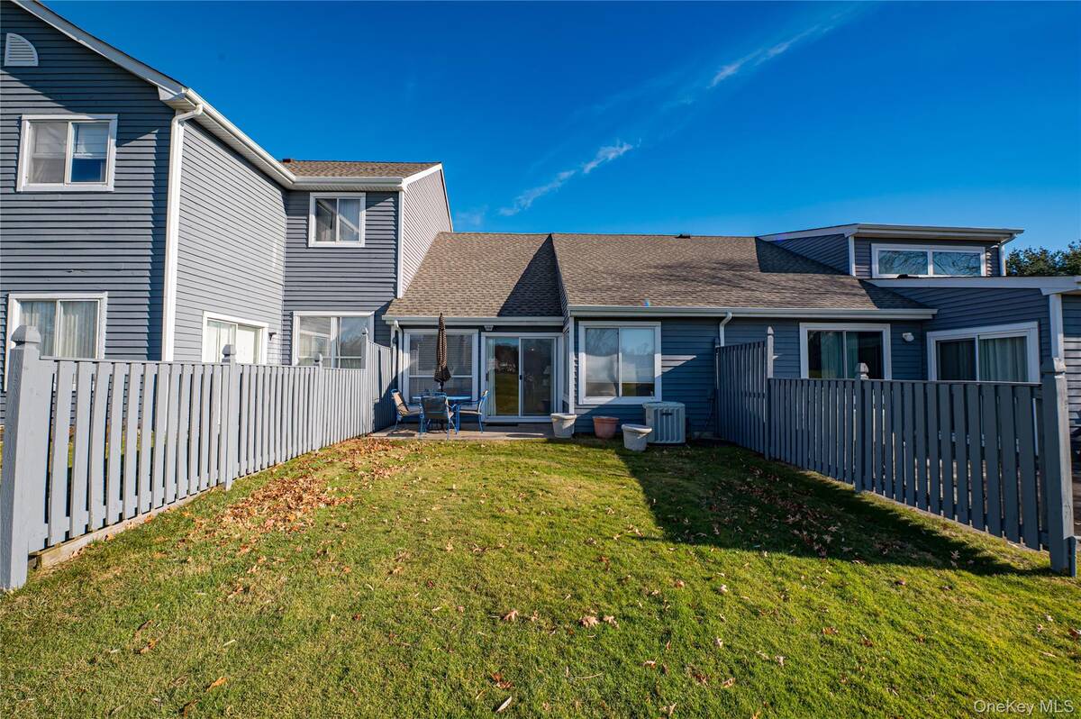 #23 photo, 757 Spring Lake Drive, Саффолк ‖ Middle Island , NY 11953