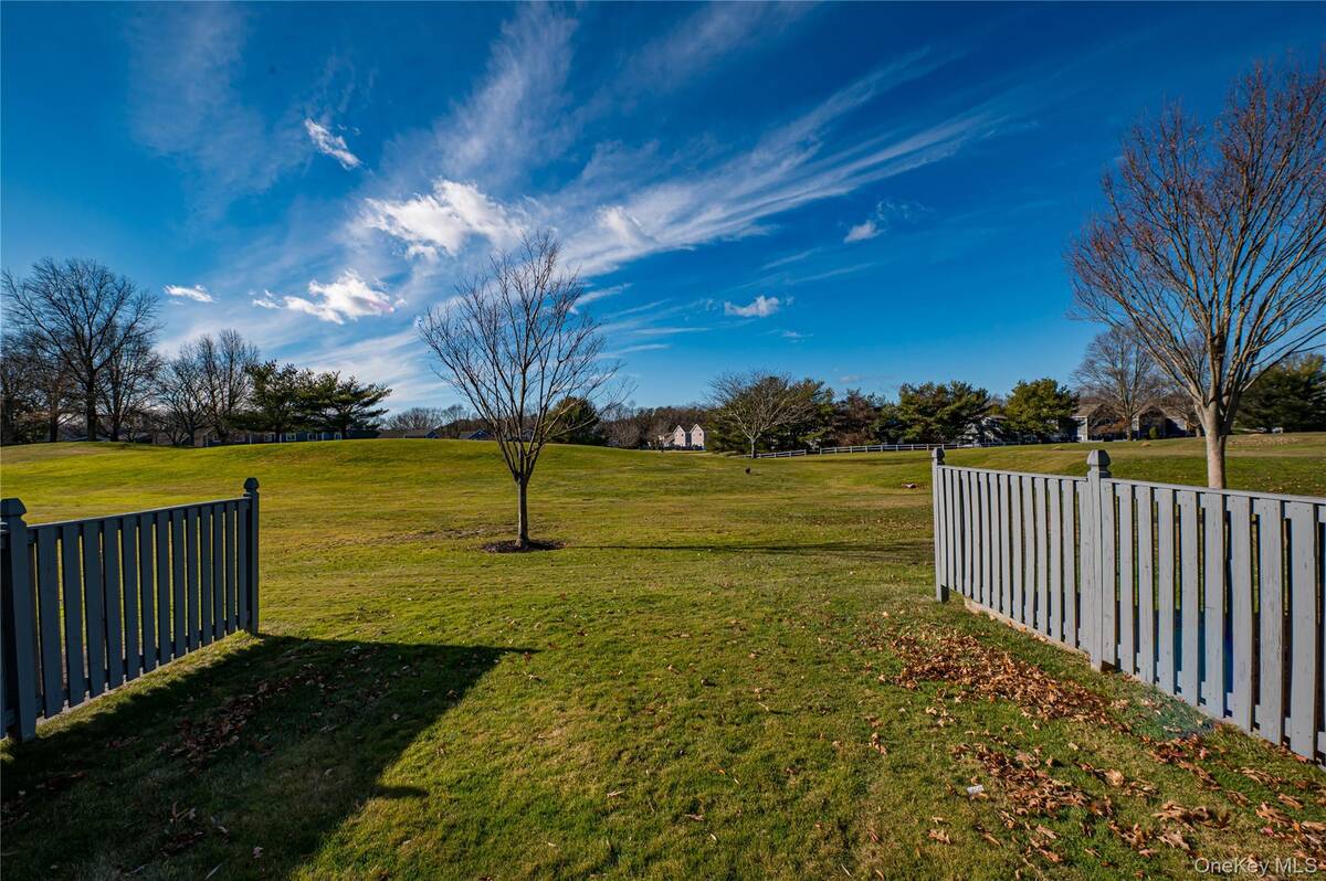 #25 photo, 757 Spring Lake Drive, Саффолк ‖ Middle Island , NY 11953