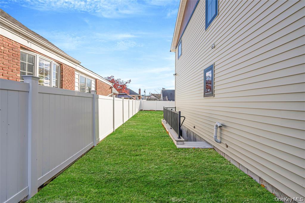 #1 photo, 2386 Marlboro Street, Нассау ‖ East Meadow , NY 11554