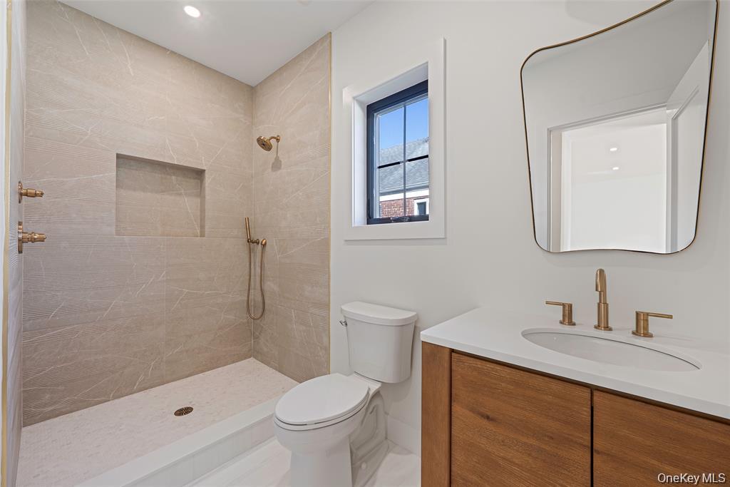 #24 photo, 2386 Marlboro Street, Нассау ‖ East Meadow , NY 11554