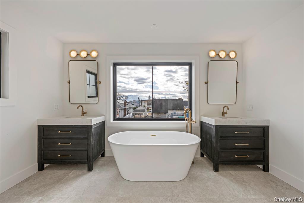 #32 photo, 2386 Marlboro Street, Нассау ‖ East Meadow , NY 11554