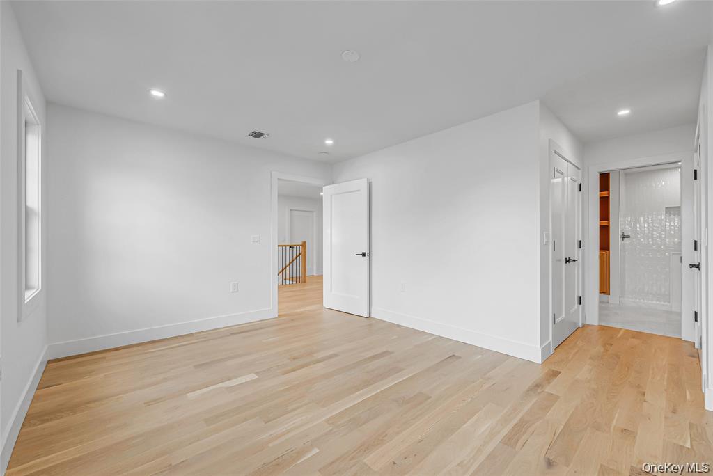 #34 photo, 2386 Marlboro Street, Нассау ‖ East Meadow , NY 11554