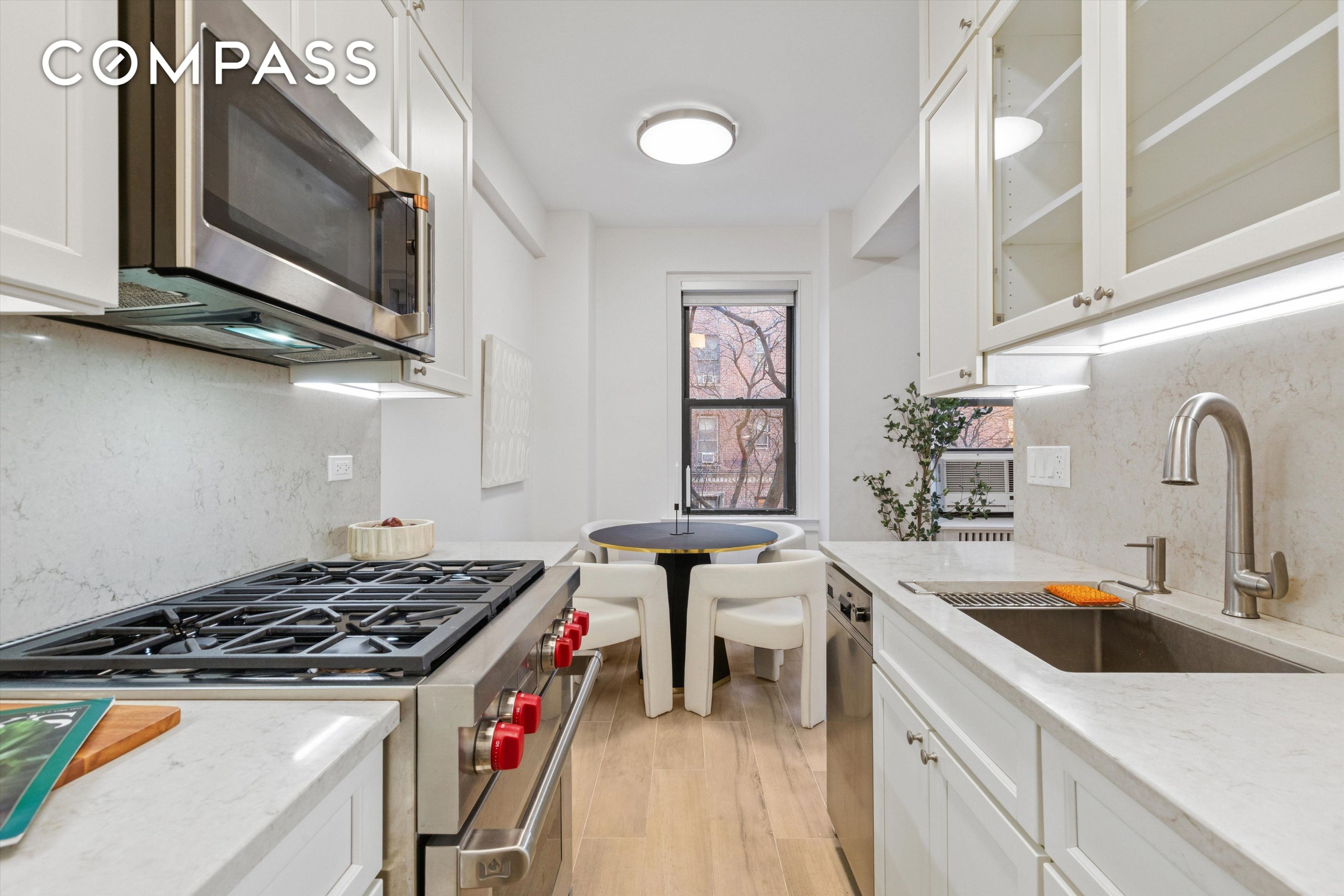 #4 photo, 245 W 74th Street, מנהטן Upper West Side , NY 10023