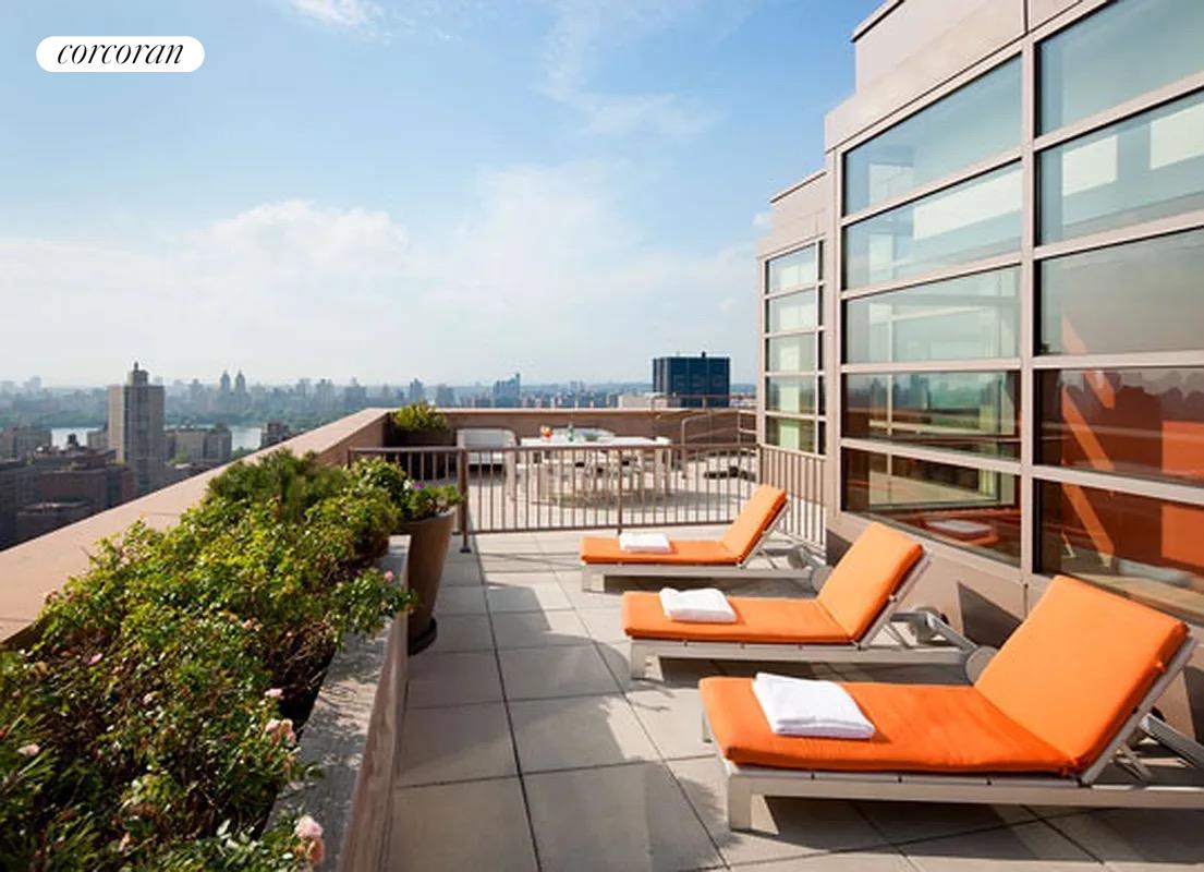 #14 photo, New York City, Yorkville , NY 10128