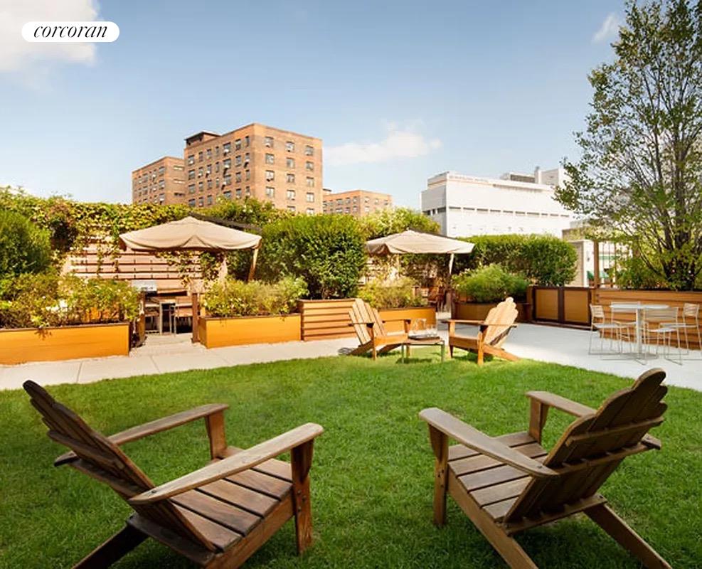 #16 photo, New York City, Yorkville , NY 10128