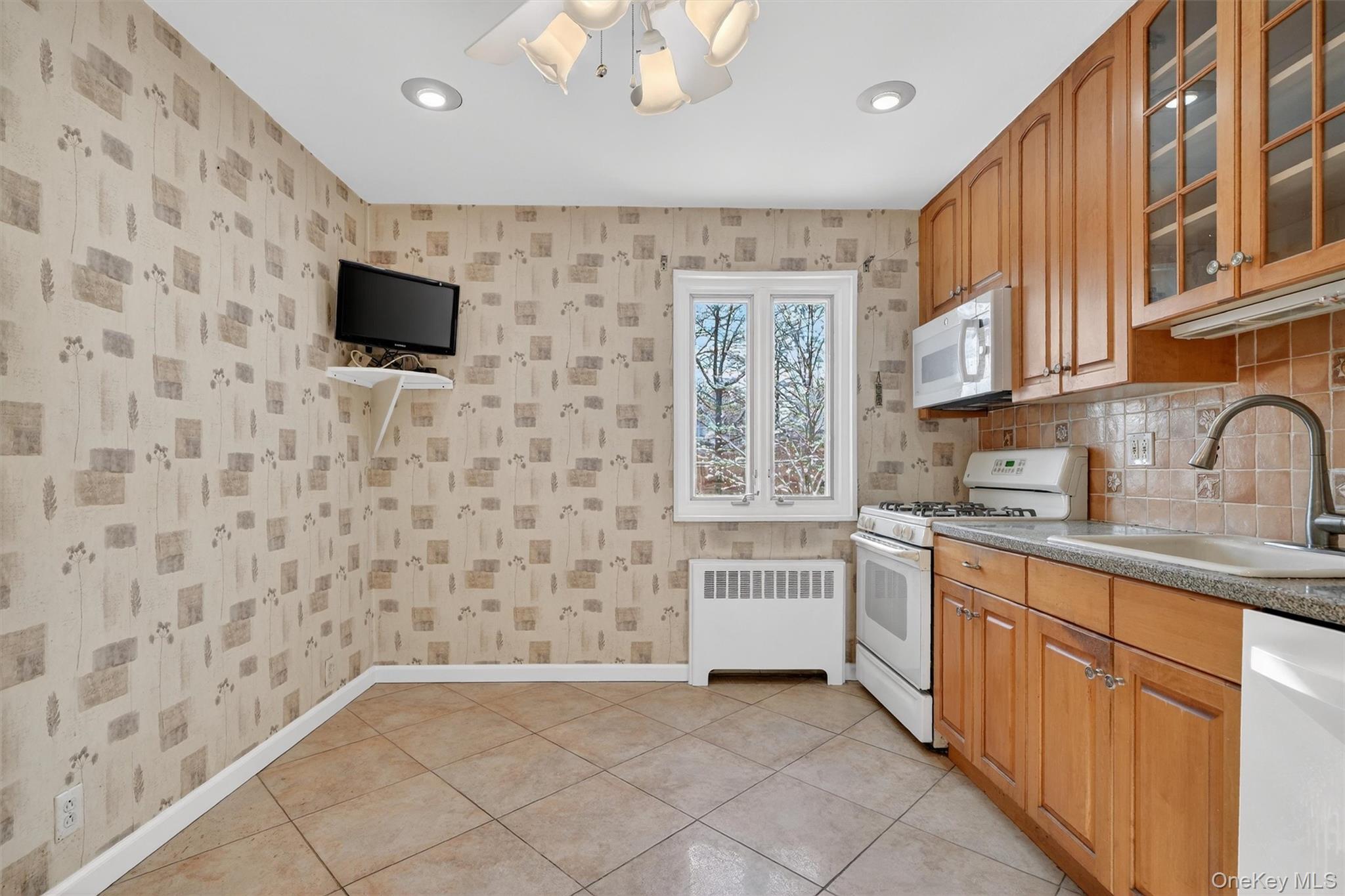 #7 photo, 47 Lawrence Drive, White Plains , NY 10603