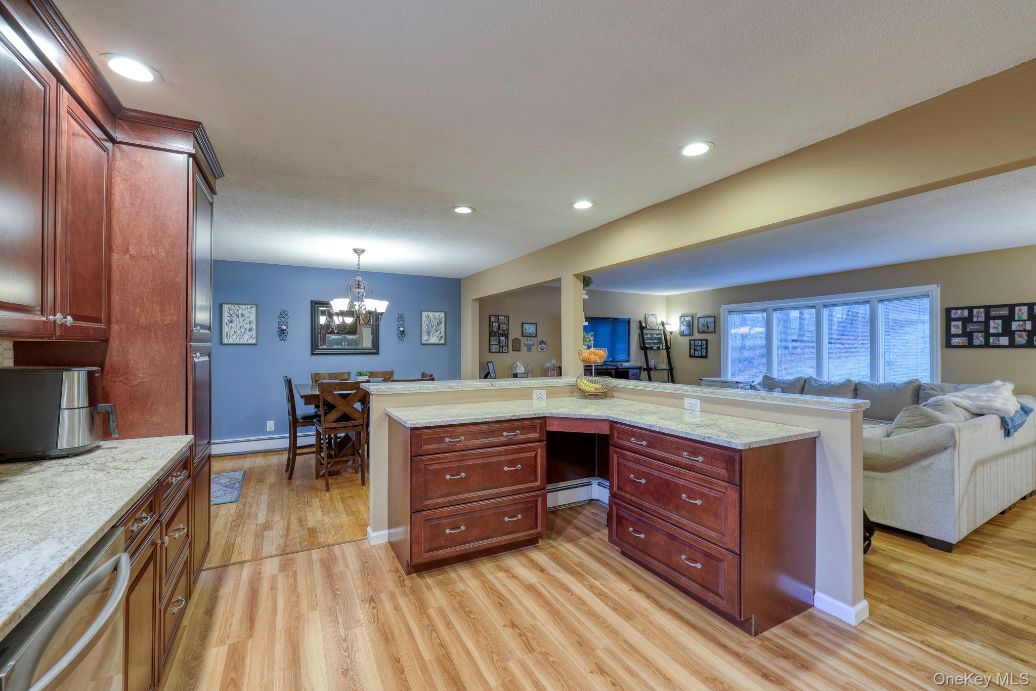 #7 photo, 19 Eastwood Rd, Danbury , NY 06811