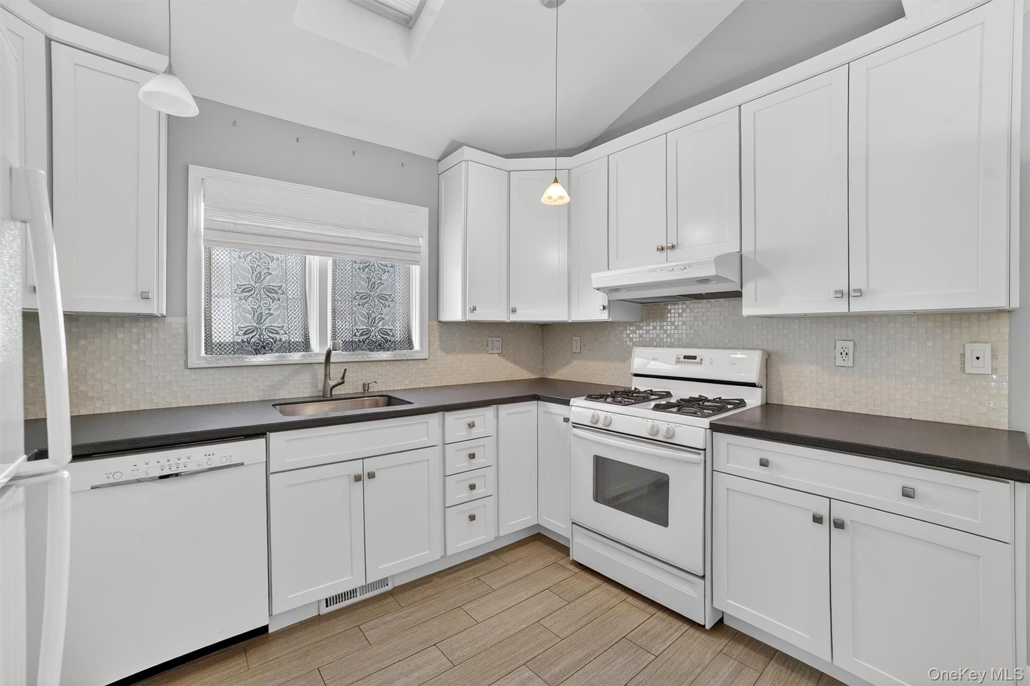 #8 photo, 23 Berrybush Lane, Hastings-on-Hudson , NY 10706