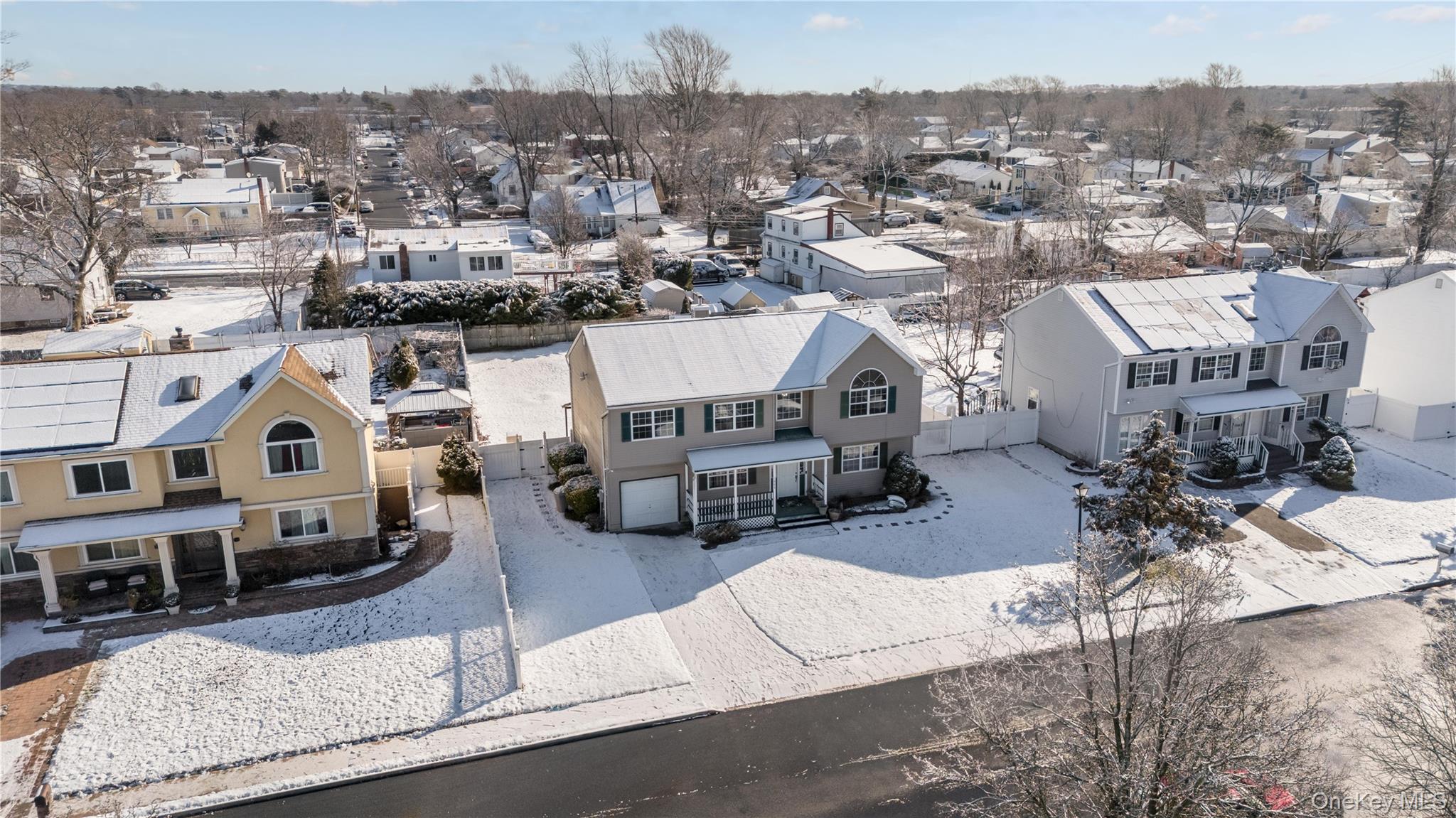 #3 photo, 1805 Carleton Avenue, सफ़ोक काउंटी Bay Shore , NY 11706