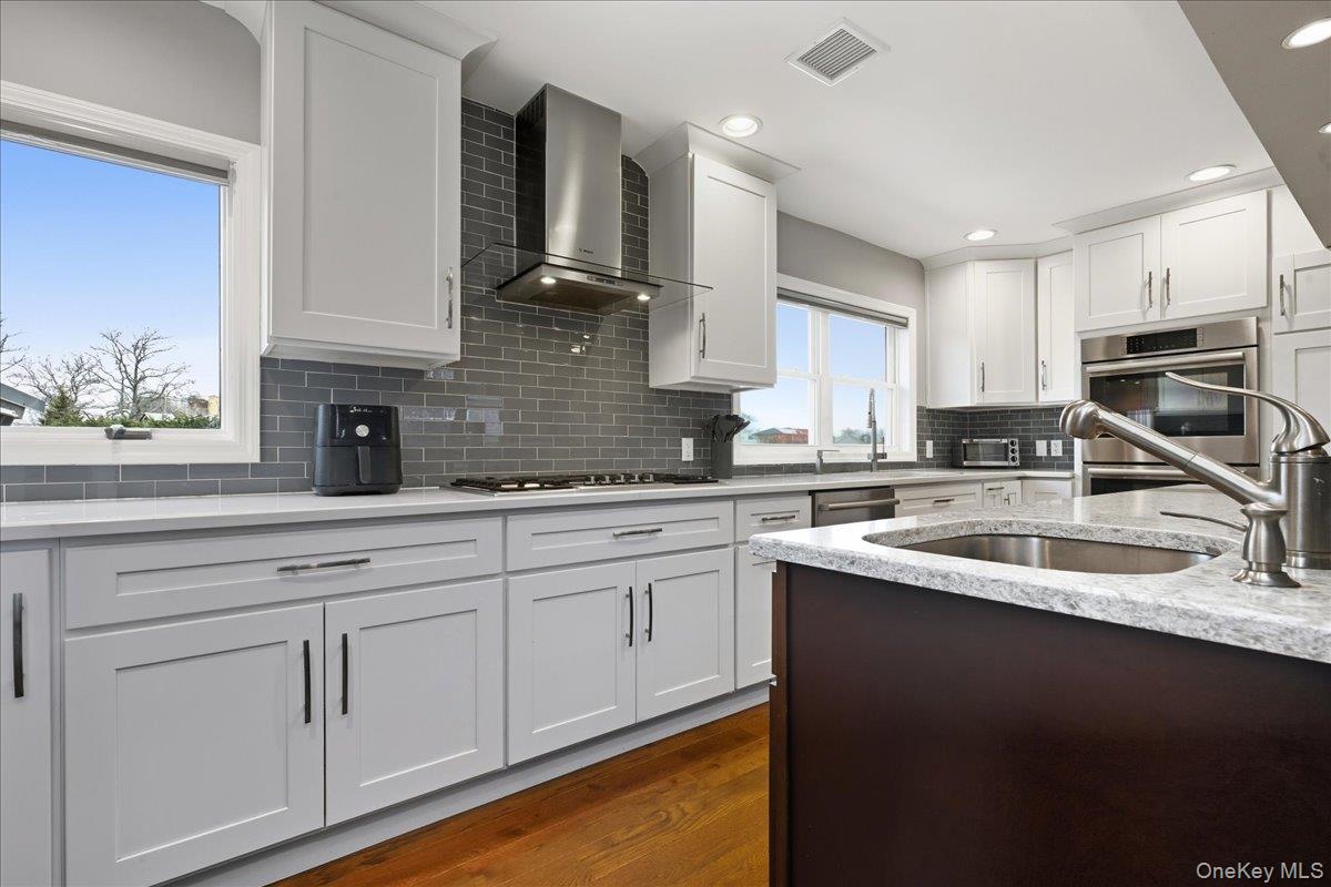 #10 photo, 3 Neptune Place, Massapequa , NY 11758