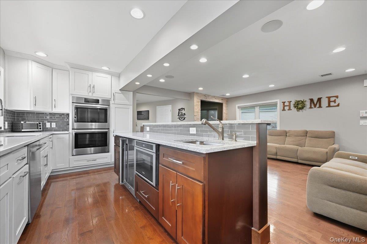 #13 photo, 3 Neptune Place, Massapequa , NY 11758