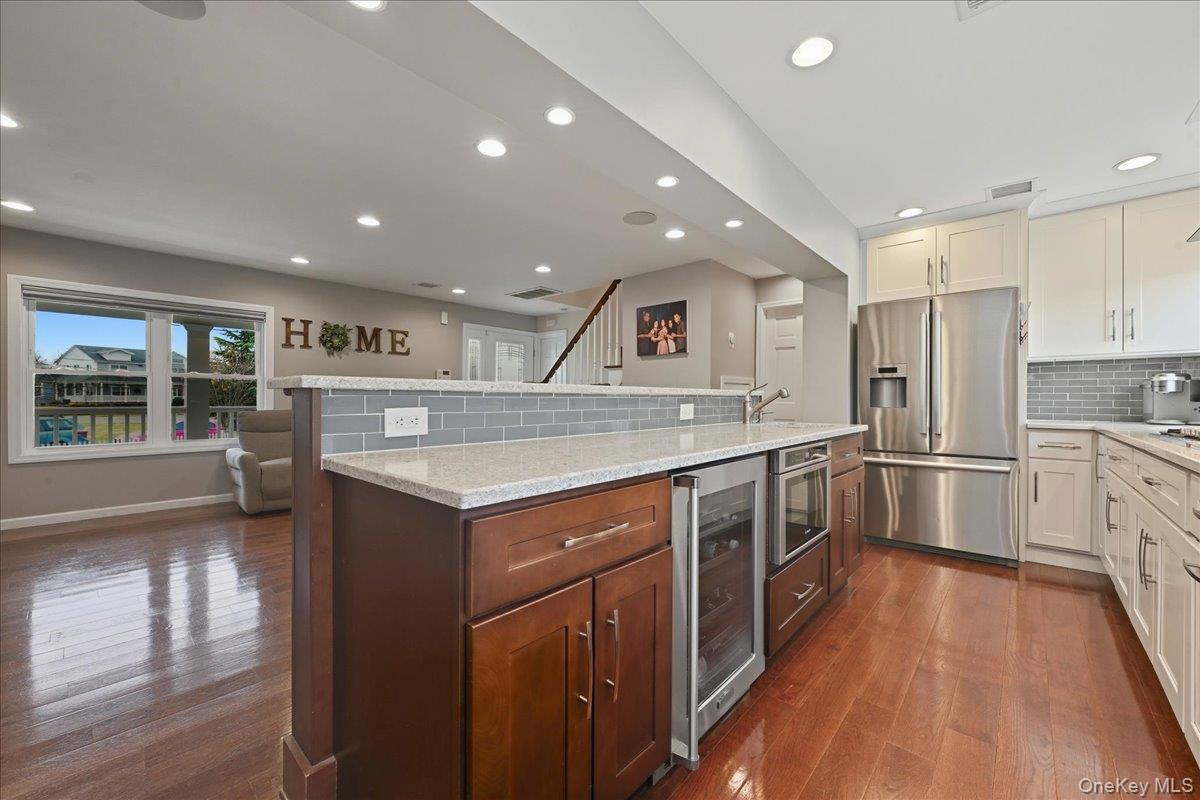 #14 photo, 3 Neptune Place, Massapequa , NY 11758