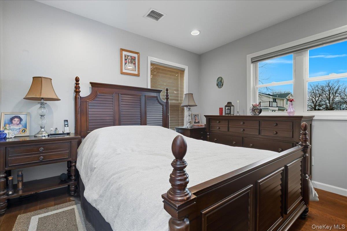 #17 photo, 3 Neptune Place, Massapequa , NY 11758