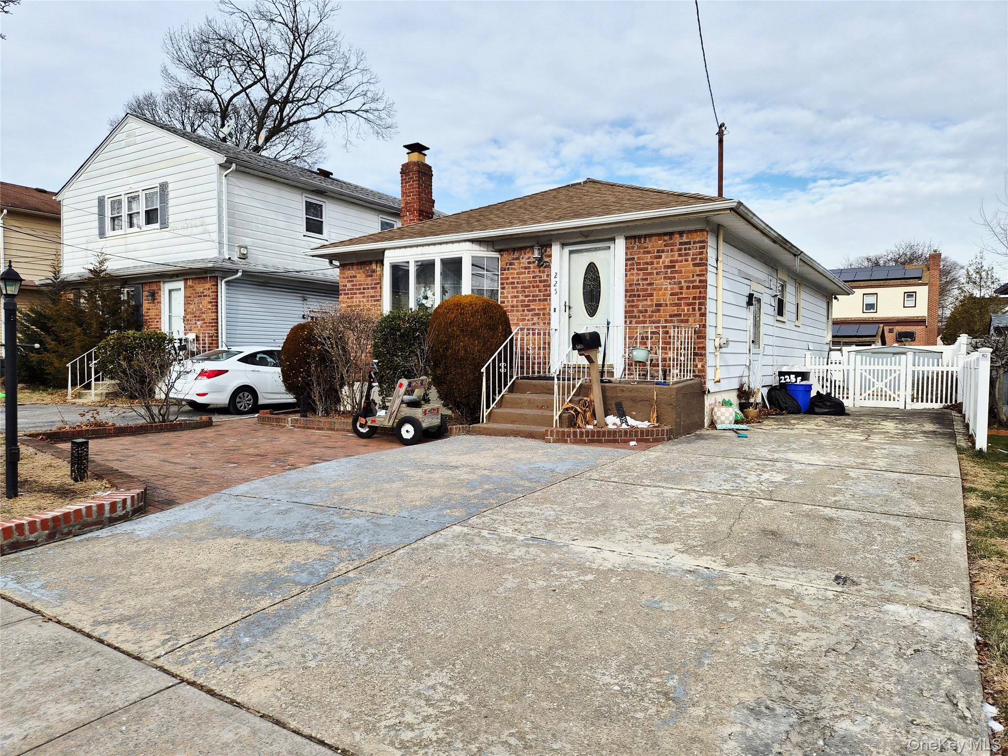 #1 photo, 225 E Mineola Avenue, Нассау ‖ Valley Stream , NY 11580