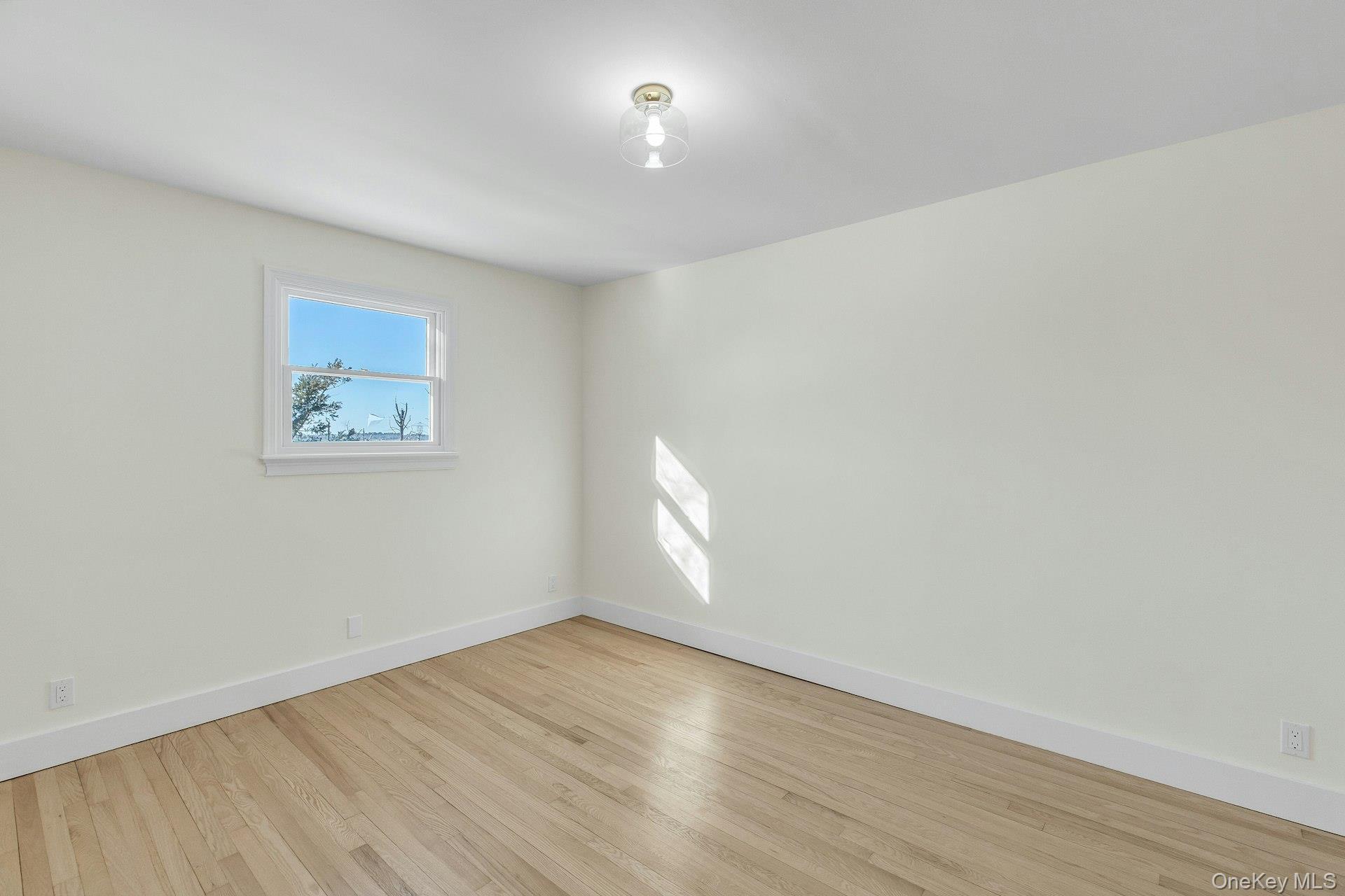 #14 photo, 33 Oceanview Road, Hampton Bays , NY 11946