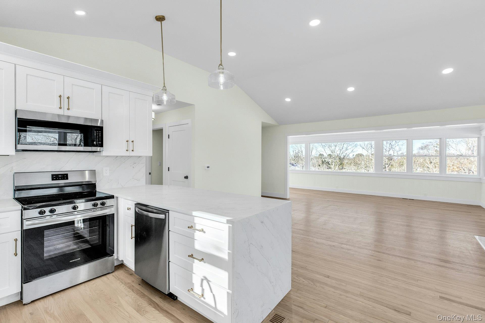 #4 photo, 33 Oceanview Road, Hampton Bays , NY 11946