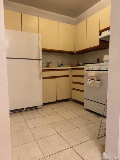 #2 photo, 83-30 Vietor Avenue, Куинс ‖ Elmhurst , NY 11373