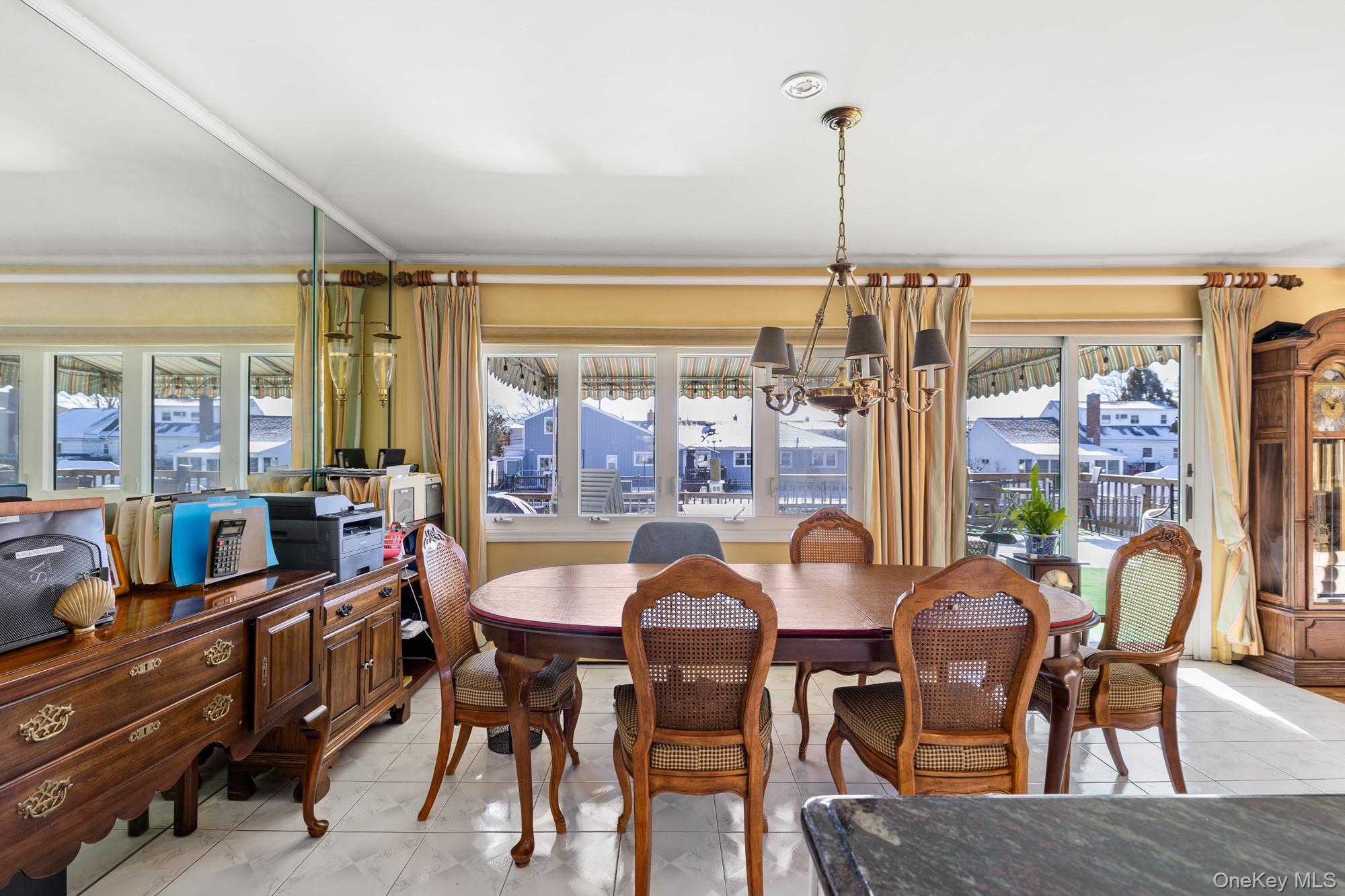 #4 photo, 3806 Tiana Street, מחוז נסאו Seaford , NY 11783